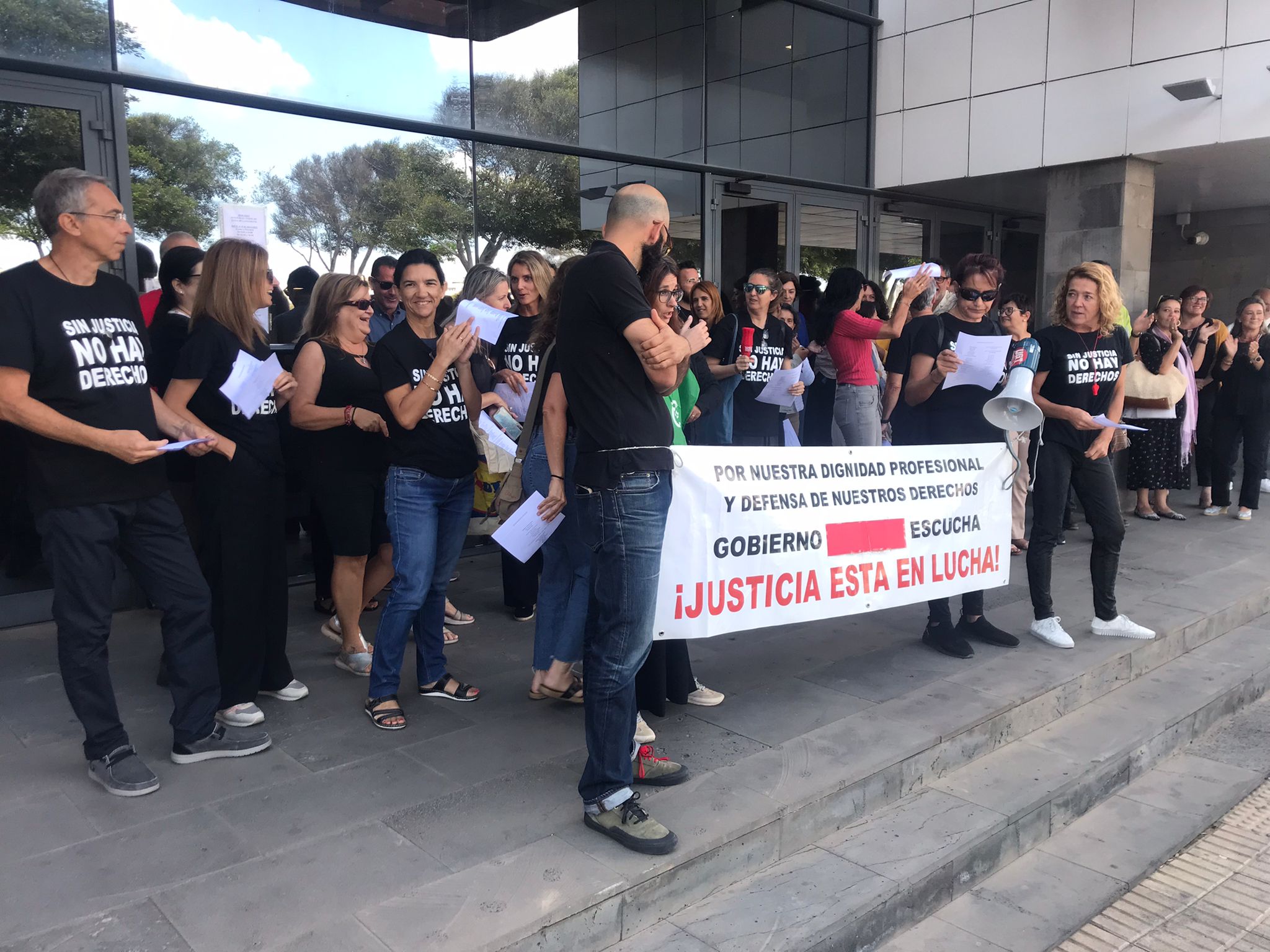 Funcionarios de la Administración de Justicia se concentran de nuevo en Lanzarote Funcionarios de la Administración de Justicia se concentran de nuevo en Lanzarote