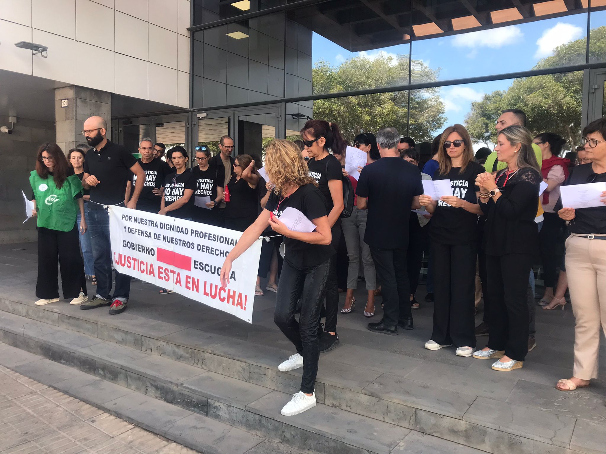 Funcionarios de la Administración de Justicia se concentran de nuevo en Lanzarote Funcionarios de la Administración de Justicia se concentran de nuevo en Lanzarote