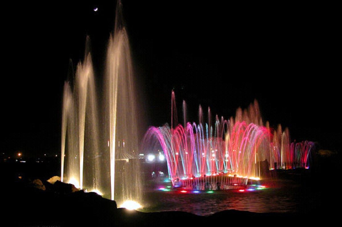 Gran Fuente Luminosa con Proyección y Música en el Charco de San Ginés 