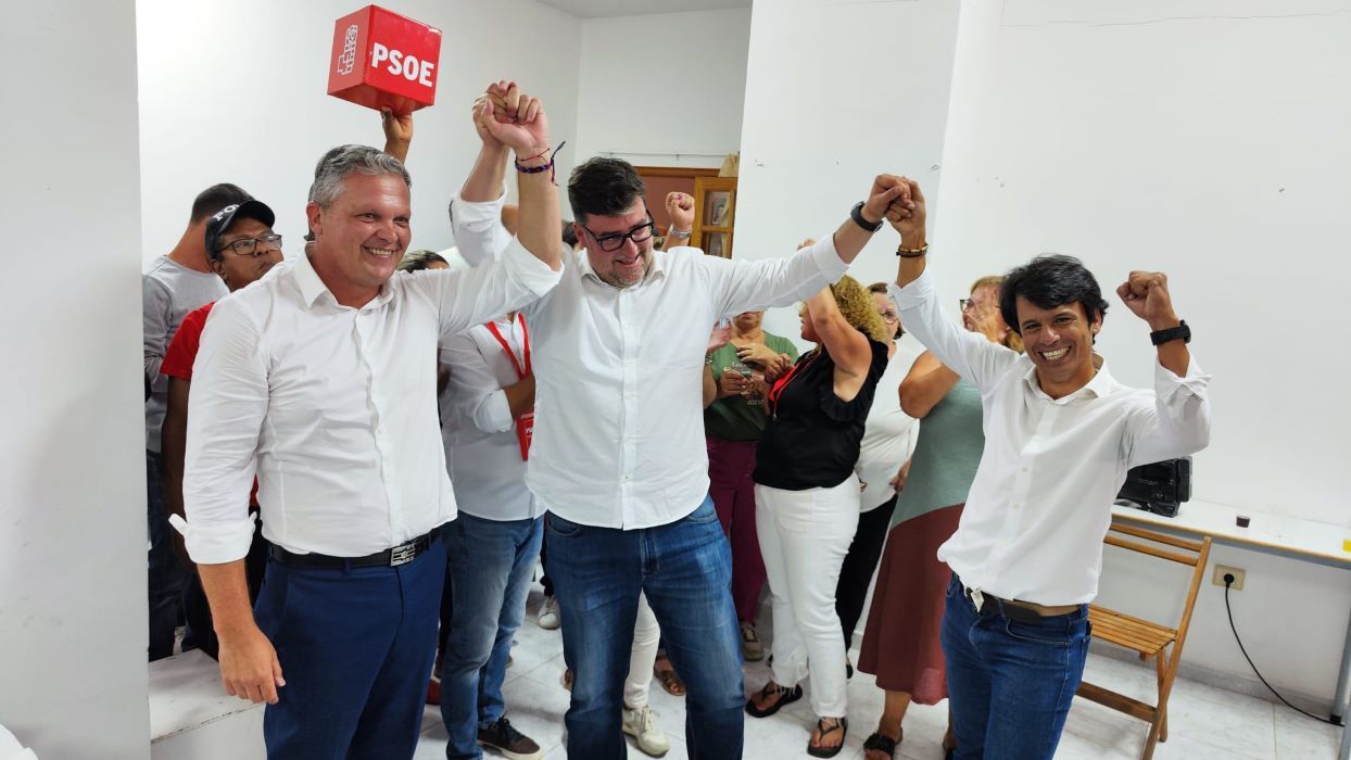 Celebración de Isidro Pérez en la sede del PSOE Celebración de Isidro Pérez en la sede del PSOE