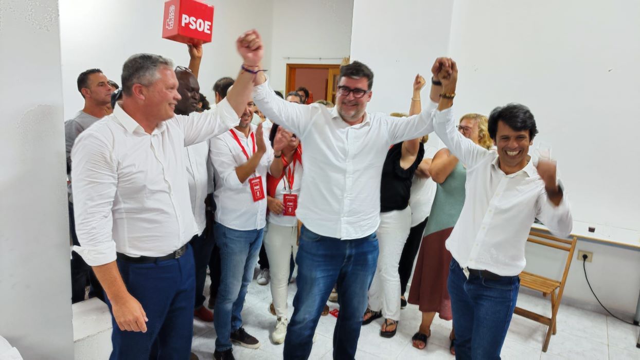 Celebración de Isidro Pérez en la sede del PSOE Celebración de Isidro Pérez en la sede del PSOE