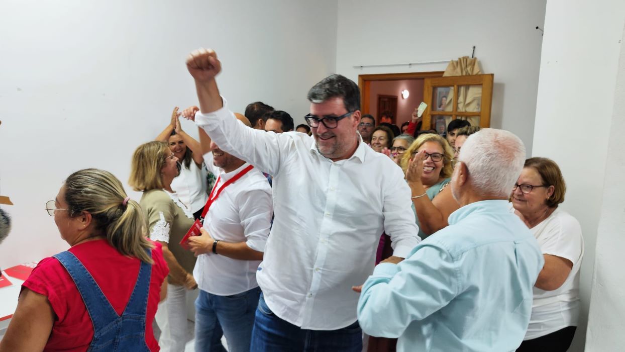 Celebración de Isidro Pérez en la sede del PSOE Celebración de Isidro Pérez en la sede del PSOE