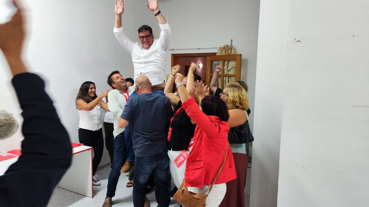 Celebración de Isidro Pérez en la sede del PSOE Celebración de Isidro Pérez en la sede del PSOE