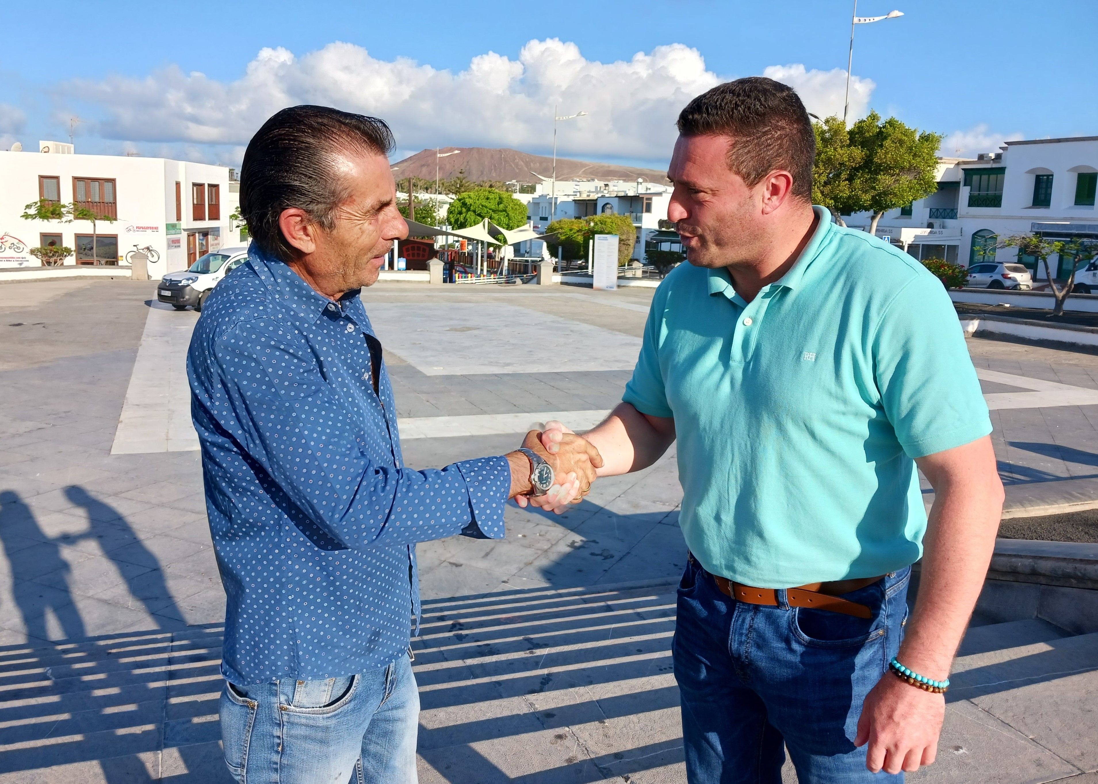 Luis Quintana con el alcalde Óscar Noda Luis Quintana con el alcalde Óscar Noda