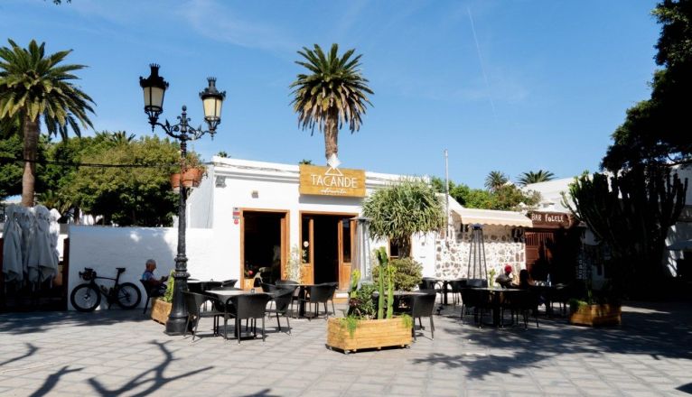 Exterior de Tacande en la Plaza de Haría