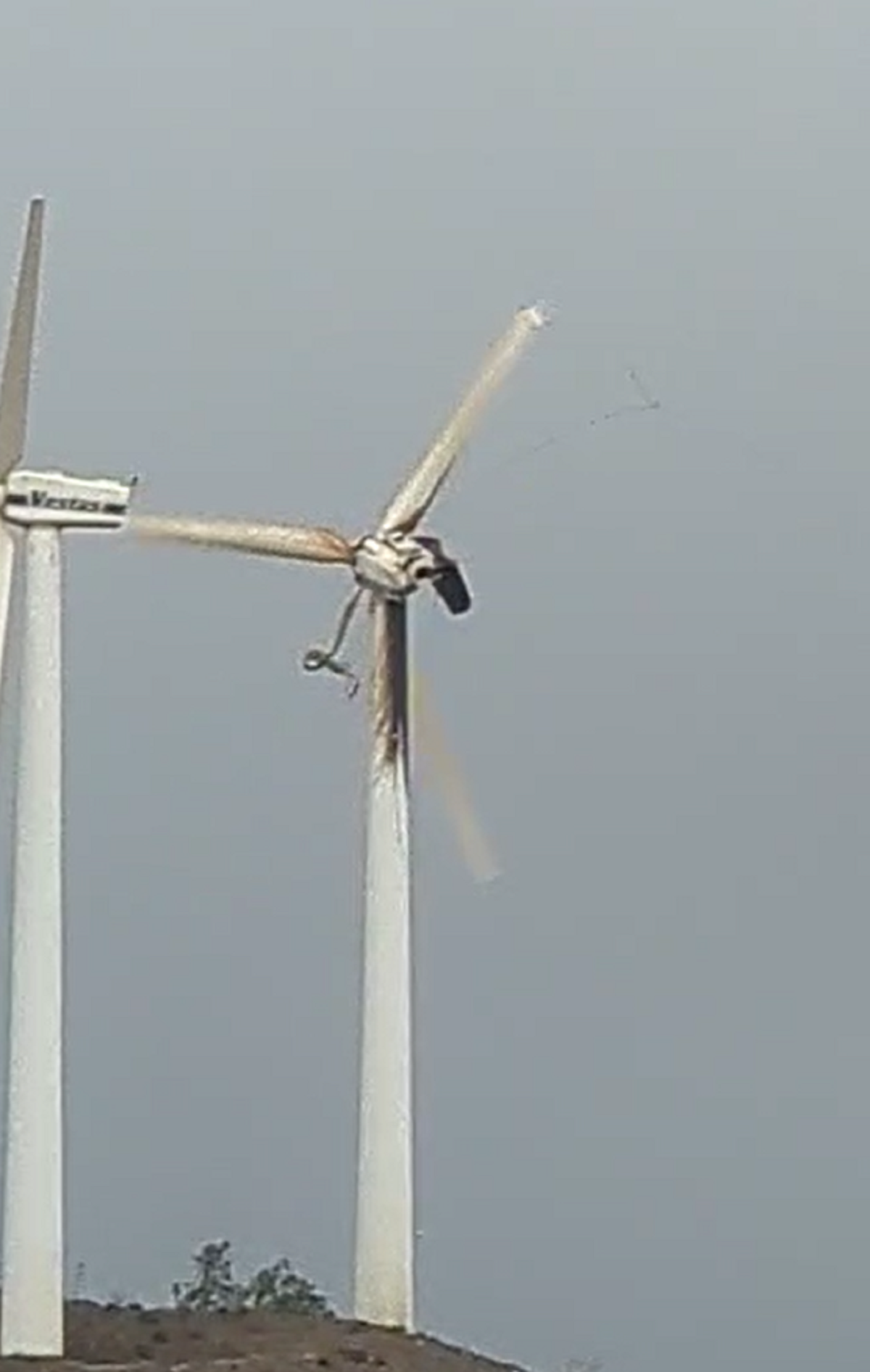 Rotura de uno de los aerogeneradores de un molino en Montaña Mina