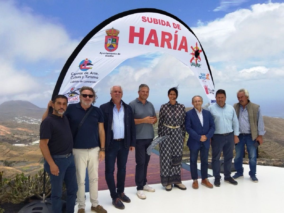 Miembros del Ayuntamiento de Haría, Teguise y directivos de losa clubes
