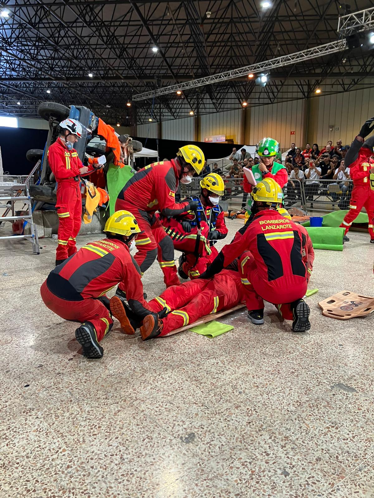 Los bomberos de Lanzarote en las pruebas de rescate en accidentes de tráfico