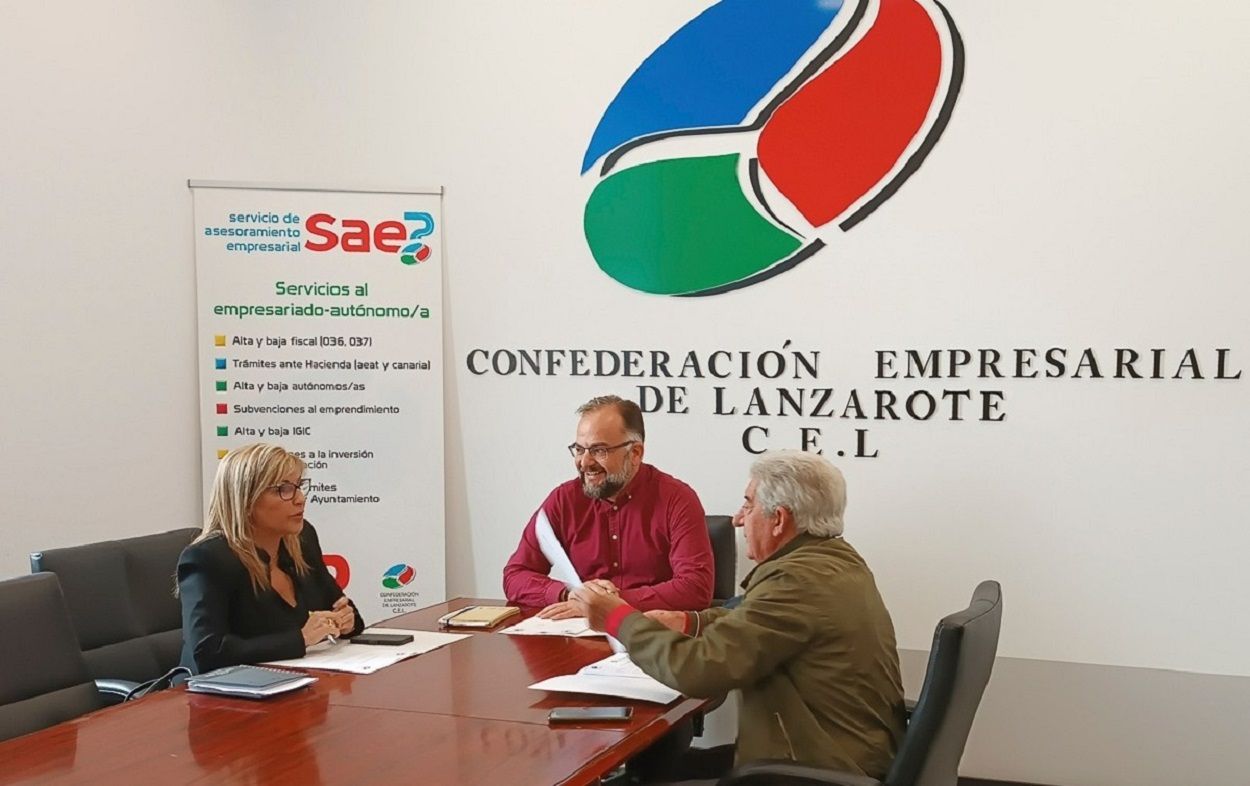 Reunión de la CEL con el consejero de Empleo de Canarias, Jorge Peñas, el pasado febrero.