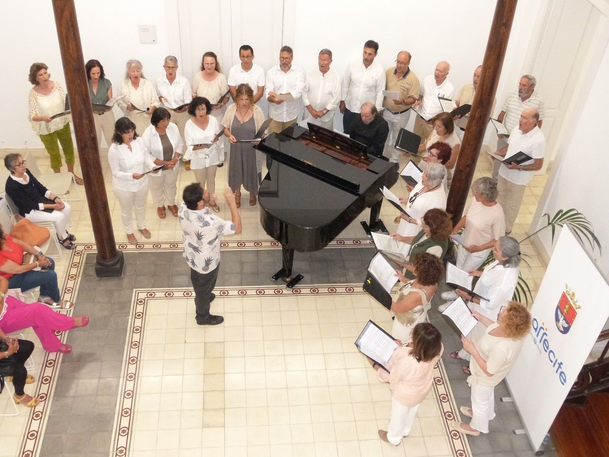 La Asociación Coral Polifónica San Ginés durante su exposición "Un Paseo por la Historia" 
