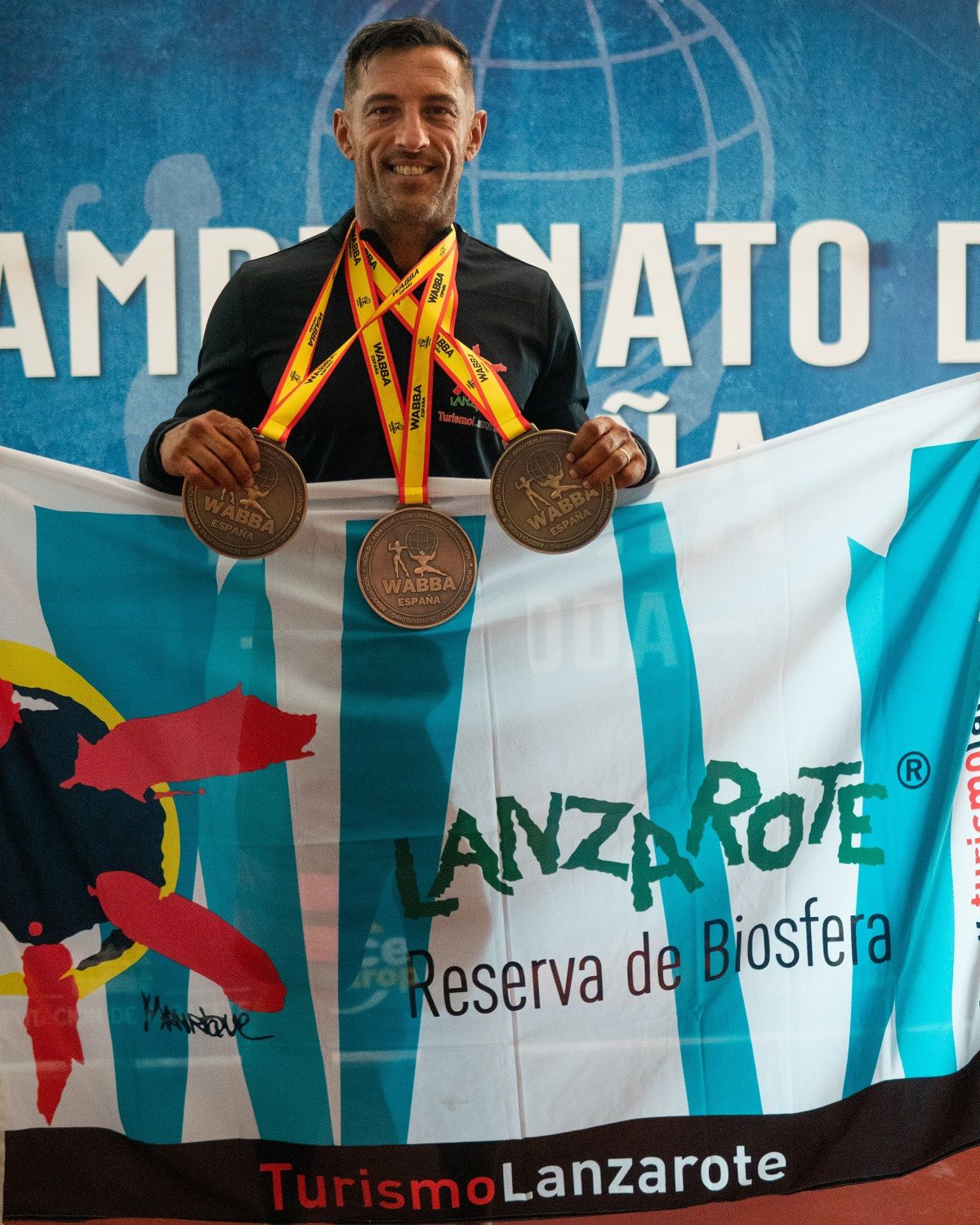 El culturista, Mikel Carrasco con sus medallas de bronce