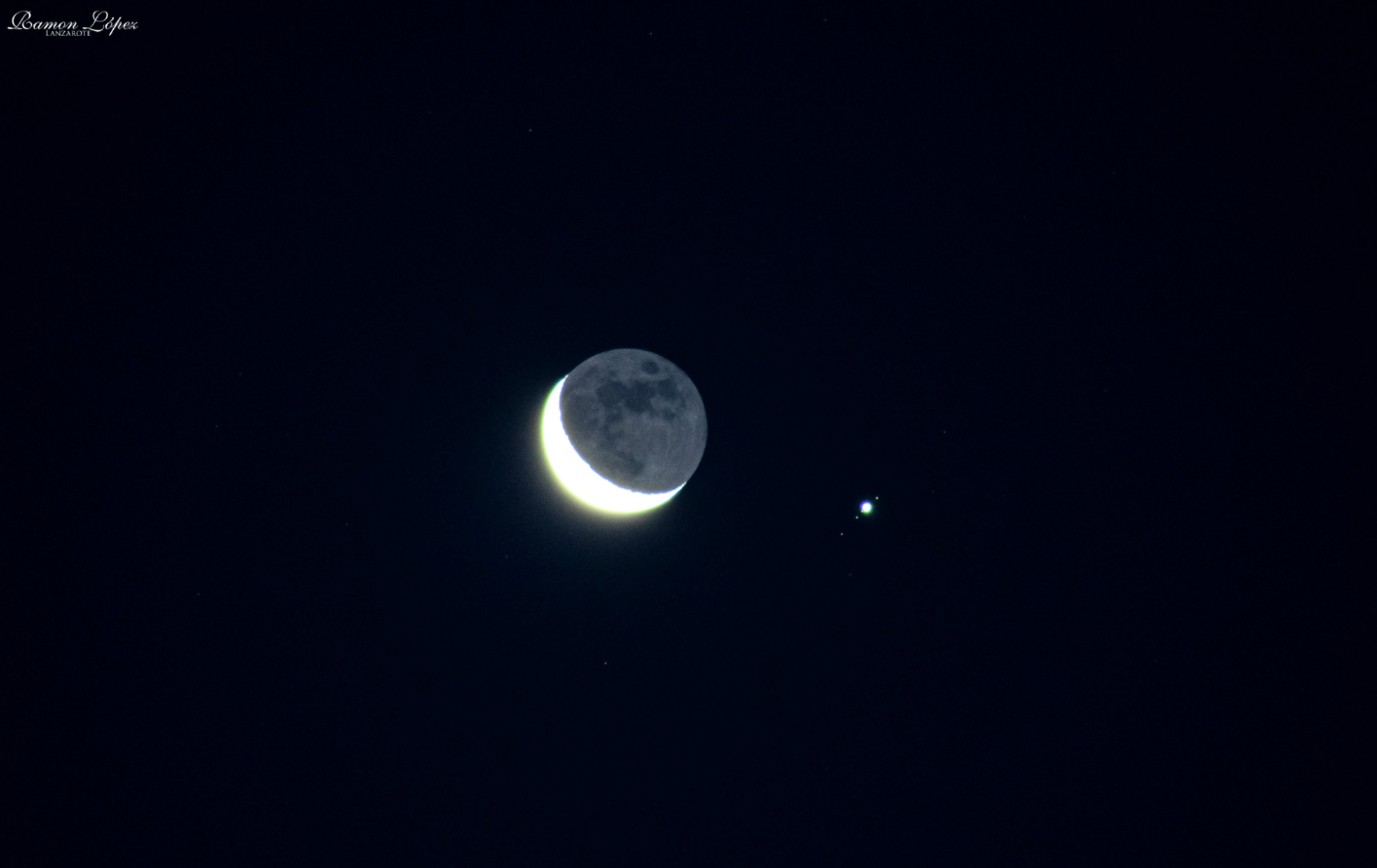 Vista de la conjunción de la Luna y Júpiter en Playa Blanca (Foto: Ramón López)