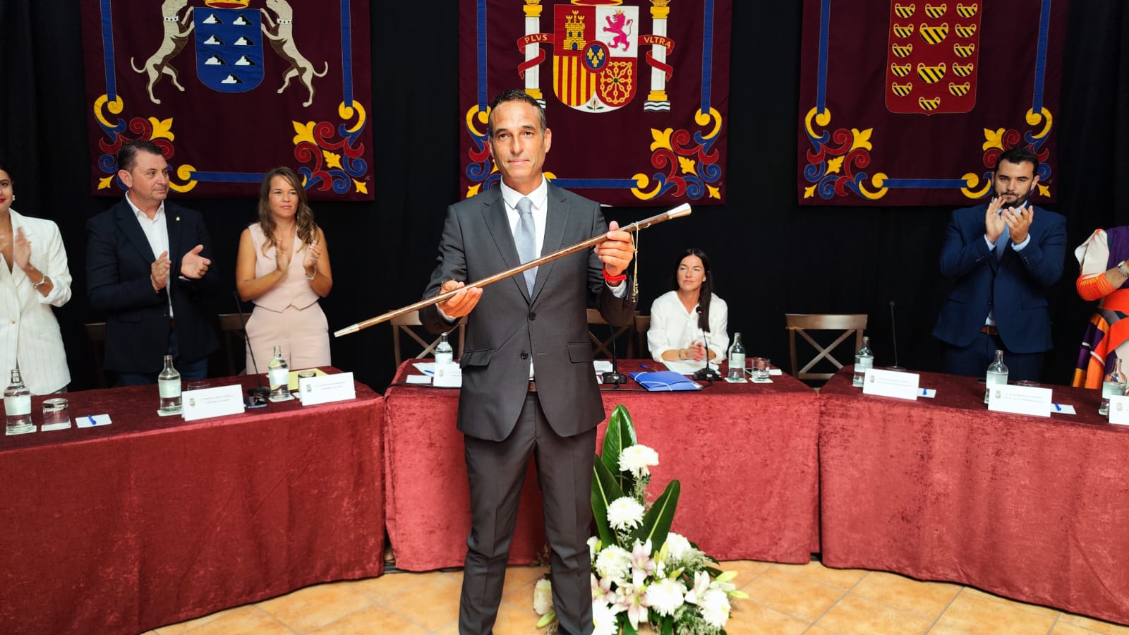 Villalba recibe de nuevo el bastón de mando de Haría