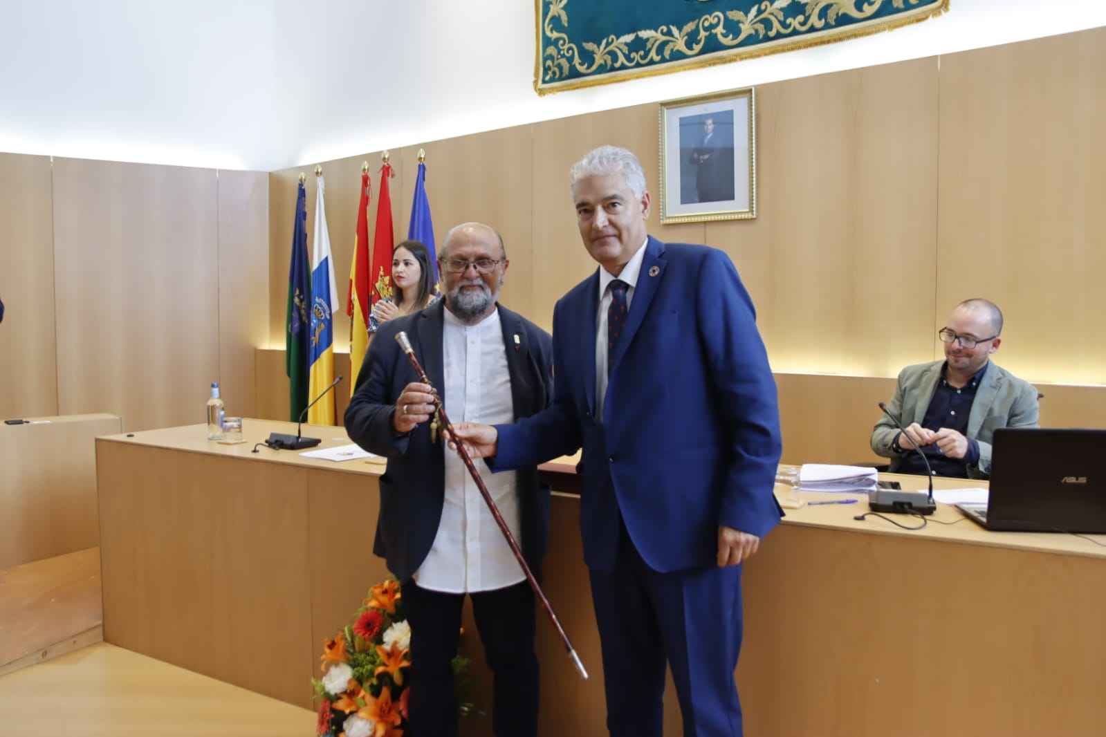 El alcalde de Tías durante su investidura