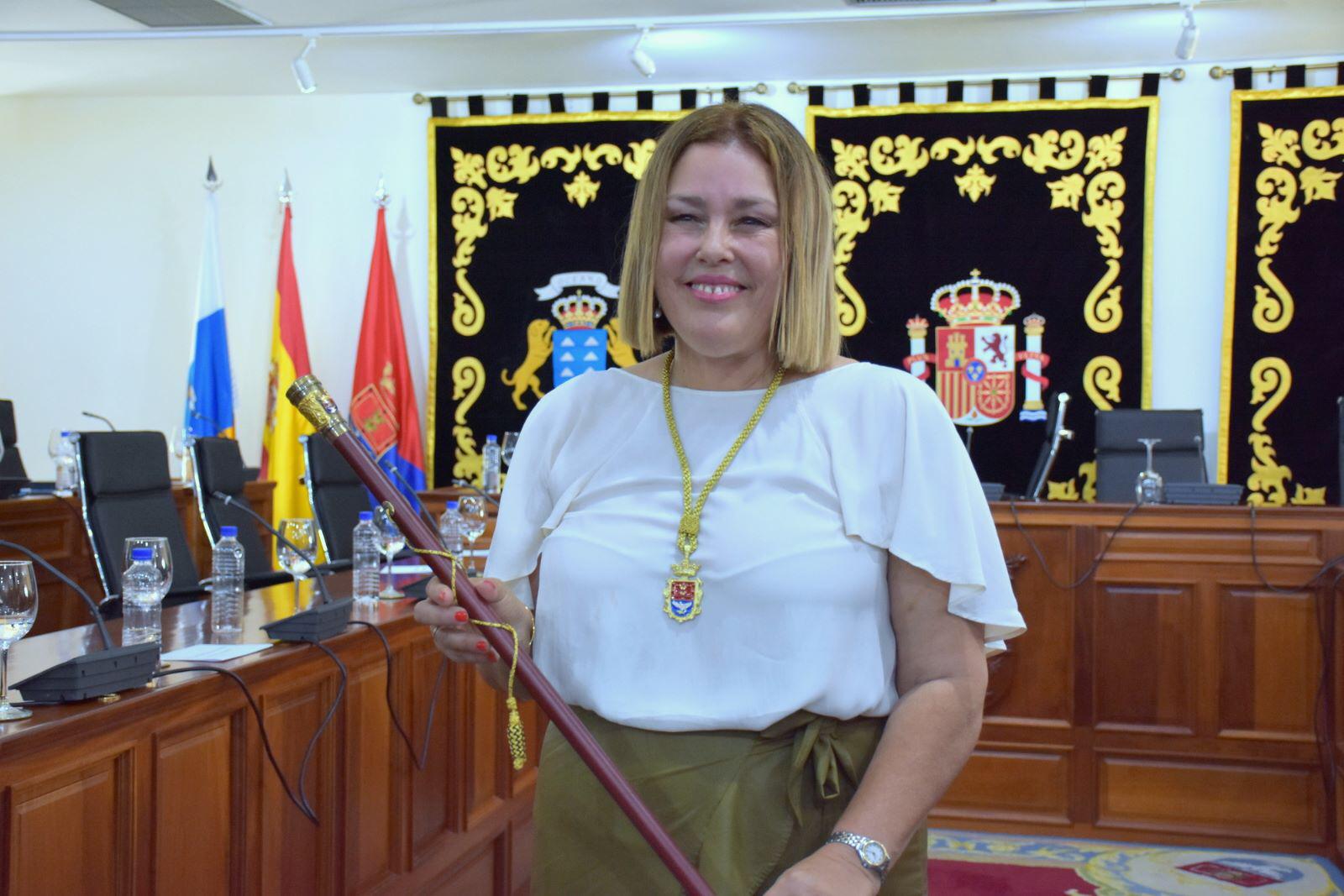 Astrid Pérez es investida de nuevo alcaldesa de Arrecife