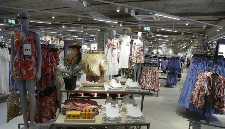 Ropa de mujer en la nueva tienda de Primark en Arrecife Ropa de mujer en la nueva tienda de Primark en Arrecife