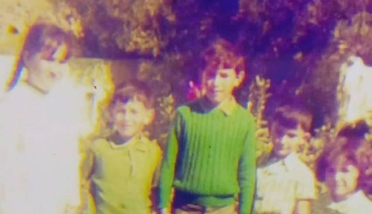 Albertito (c) junto a cuatro de sus hermanos Albertito (c) junto a cuatro de sus hermanos