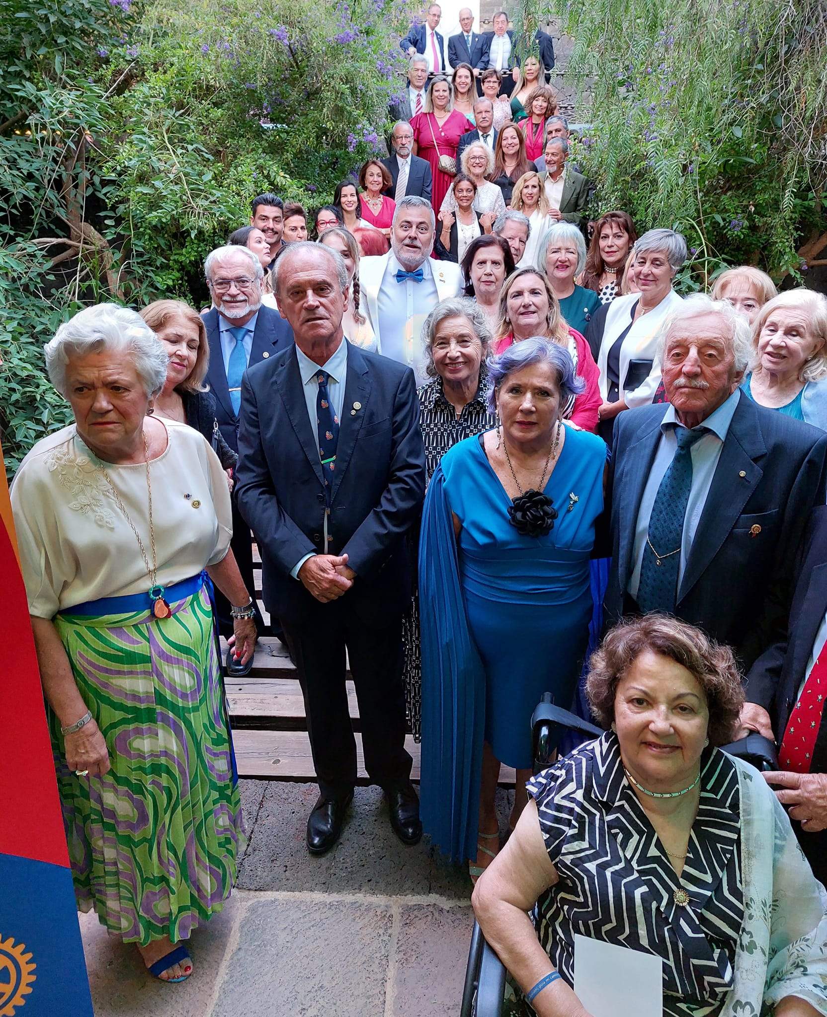 Rotarios y asistentes a la ceremonia del Cambio de Collar