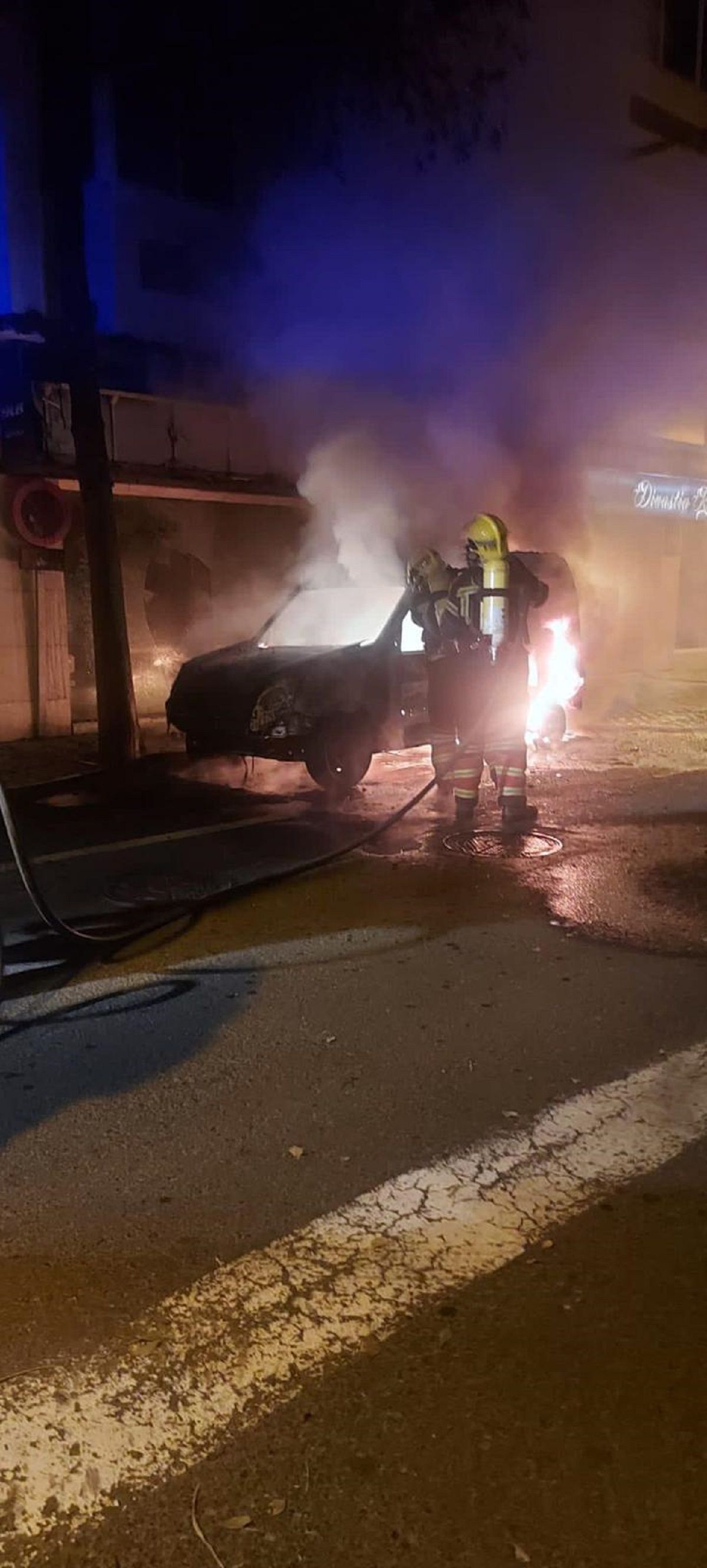 Coche ardiendo en Arrecife