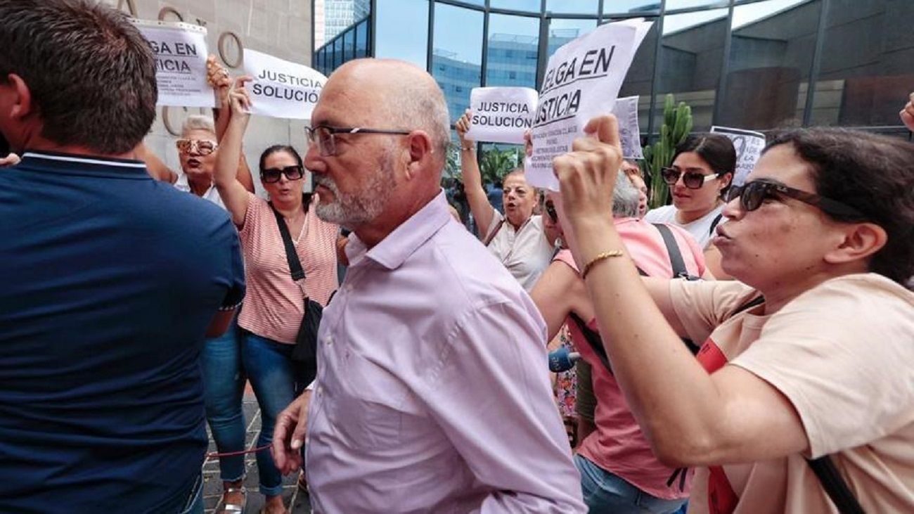 Tito Berni en la puerta de los Juzgados (Foto: María Pisaca/La Provincia)