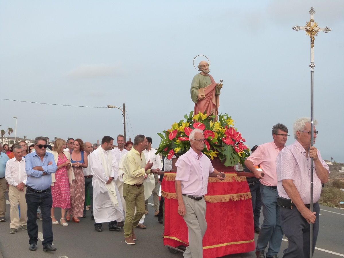 Procesión por las fiestas de San Pedro en Mácher