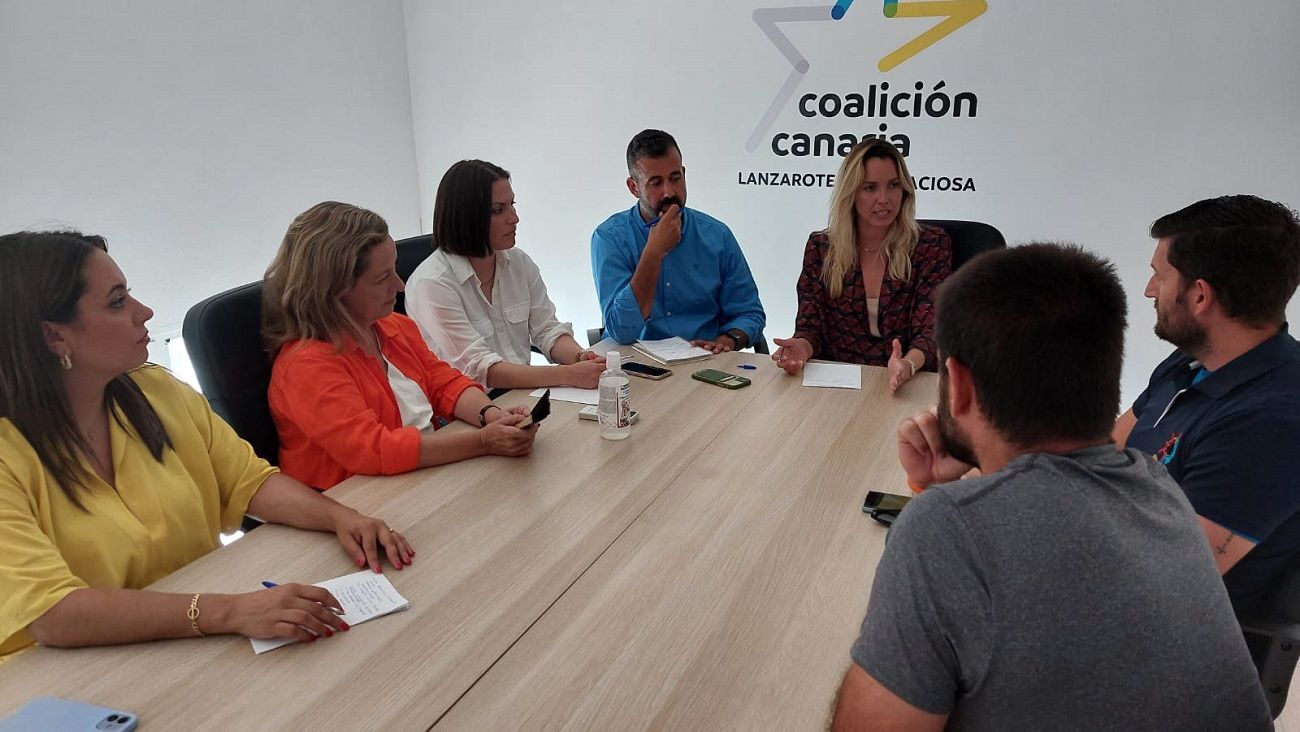 Ana Oramas y María Fernández junto a Emilio Machín en Lanzarote 