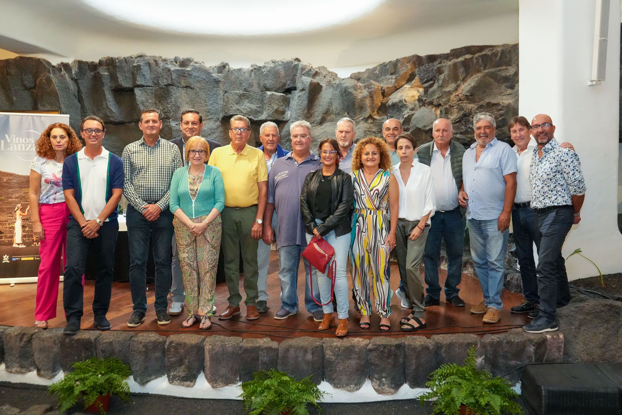 Dirección del Consejo Regulador, vocales y catadores durante el evento de reconocimiento a los vinos de Lanzarote