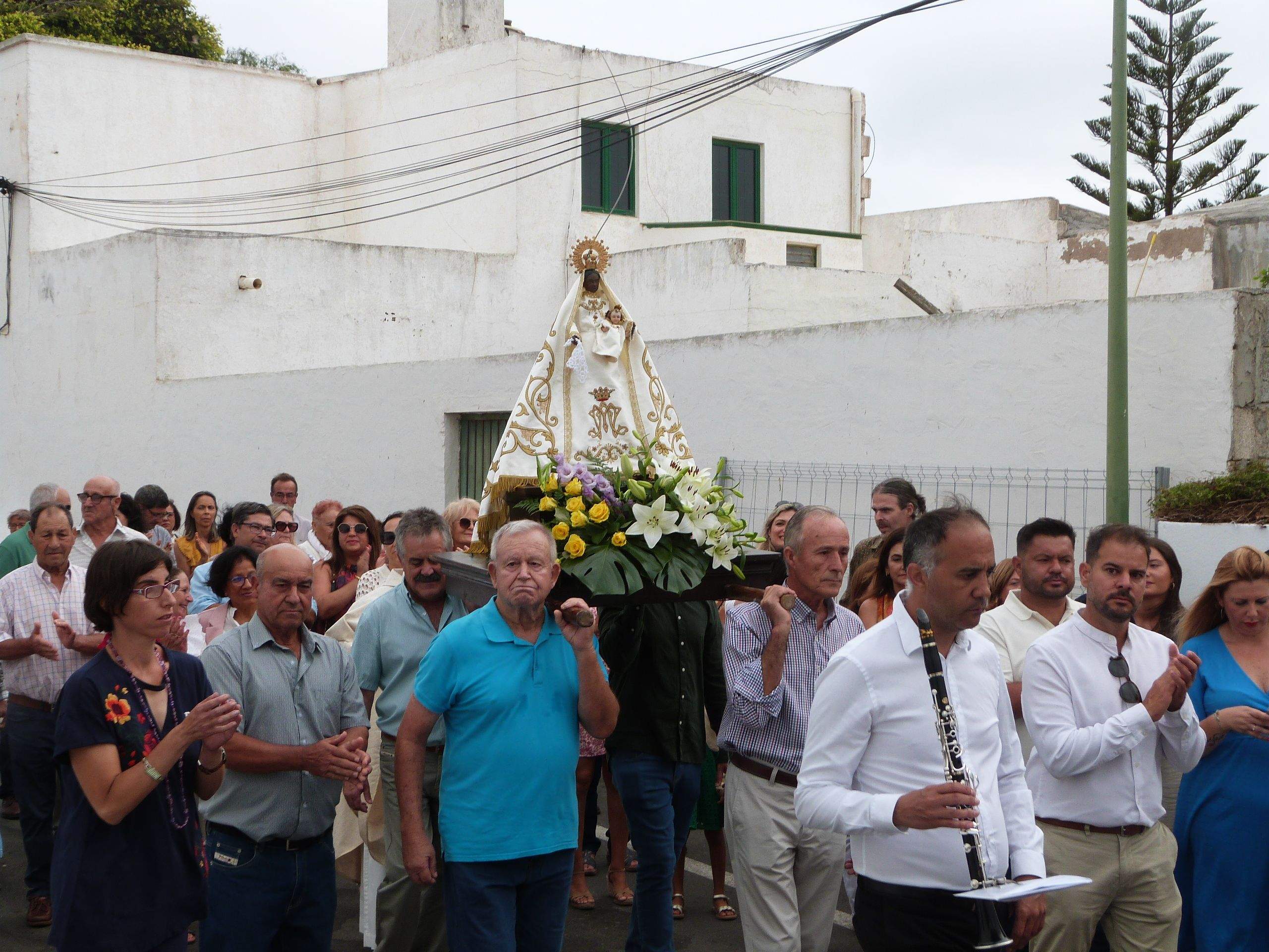 Procesión de los vecinos del pueblo de La Vegueta ponen rumbo a la Vega de Yuco Procesión de los vecinos del pueblo de La Vegueta ponen rumbo a la Vega de Yuco