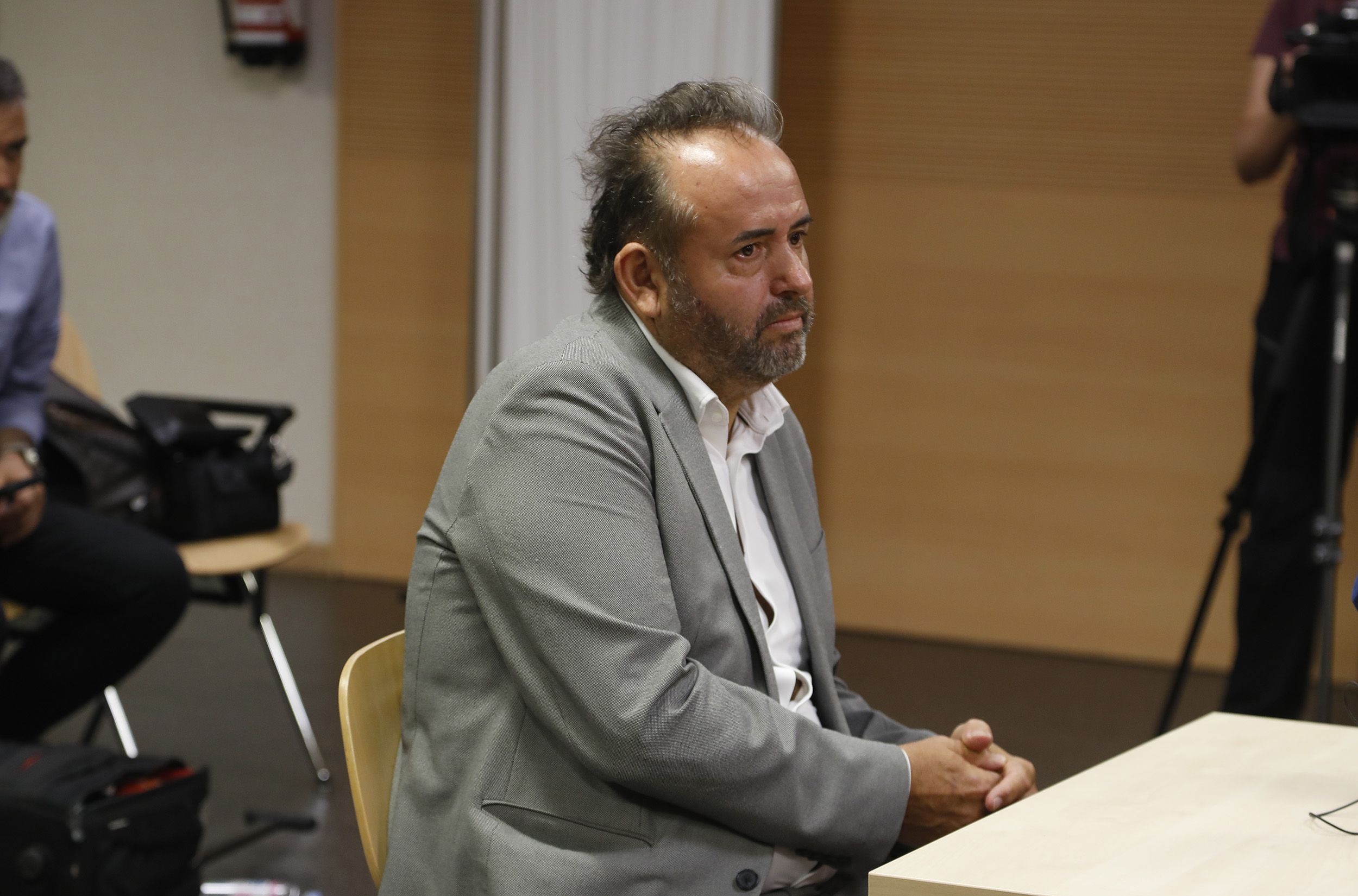 El empresario lanzaroteño Ángel Ramón Tejera, alias 'Mon', en el Juzgado de Arrecife. Foto: José Luis Carrasco.