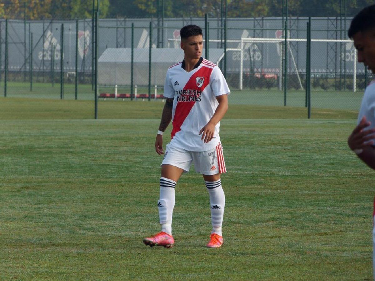 El mediapunta León Gómez durante un partido de fútbol