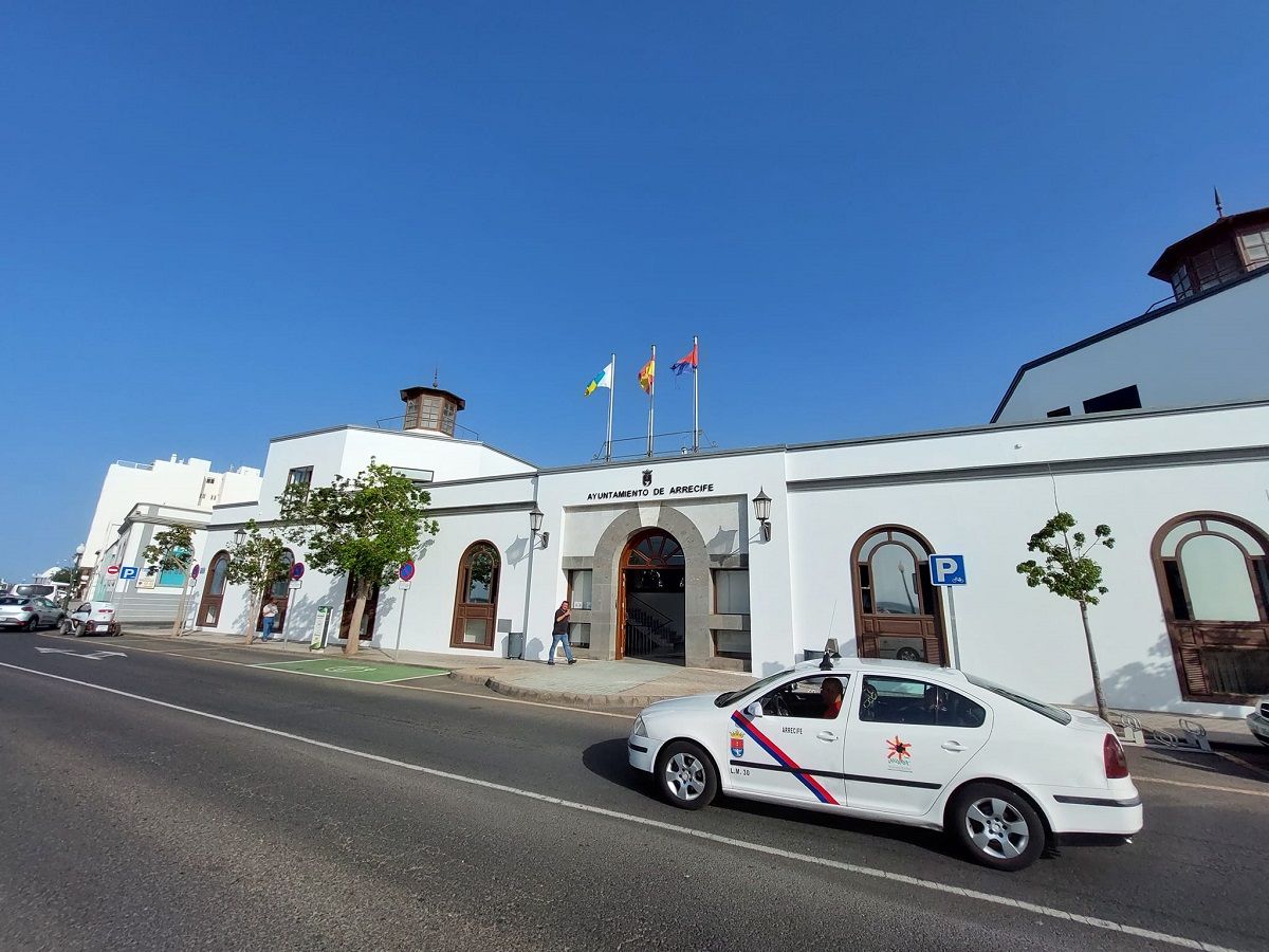 Exterior del edificio central del Ayuntamiento de Arrecife