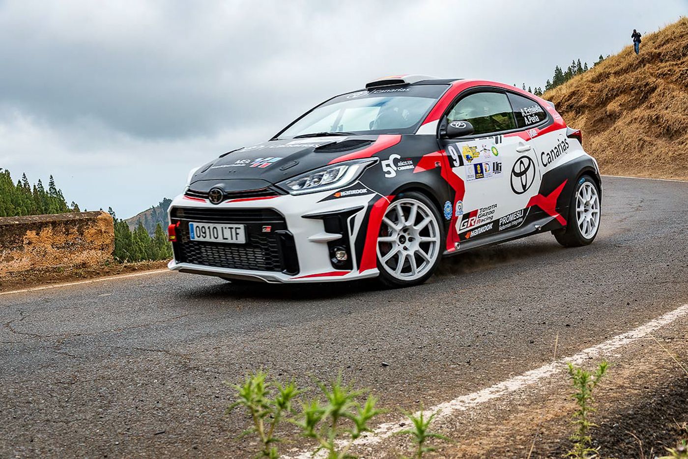 Uno de los coches que participan en el rally