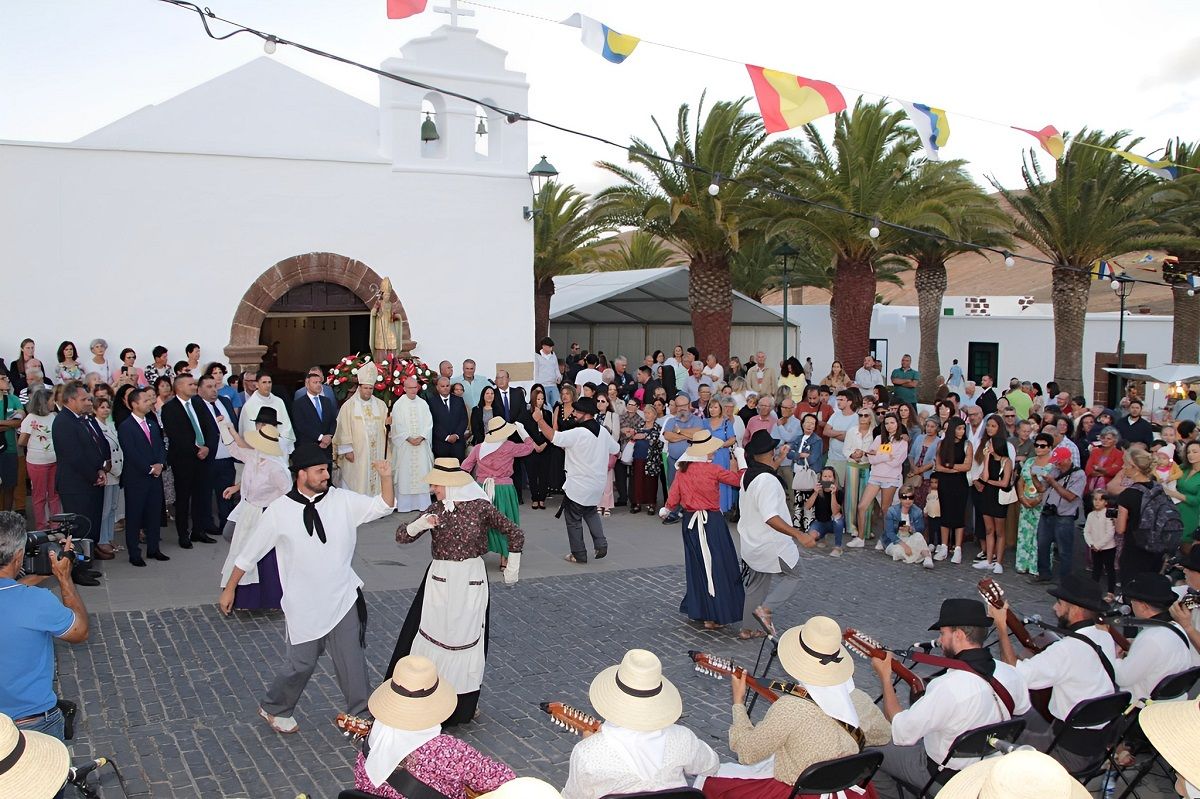 La 'Agrupación Folklórica Rubicón' en las Fiestas de Fémes en Yaiza