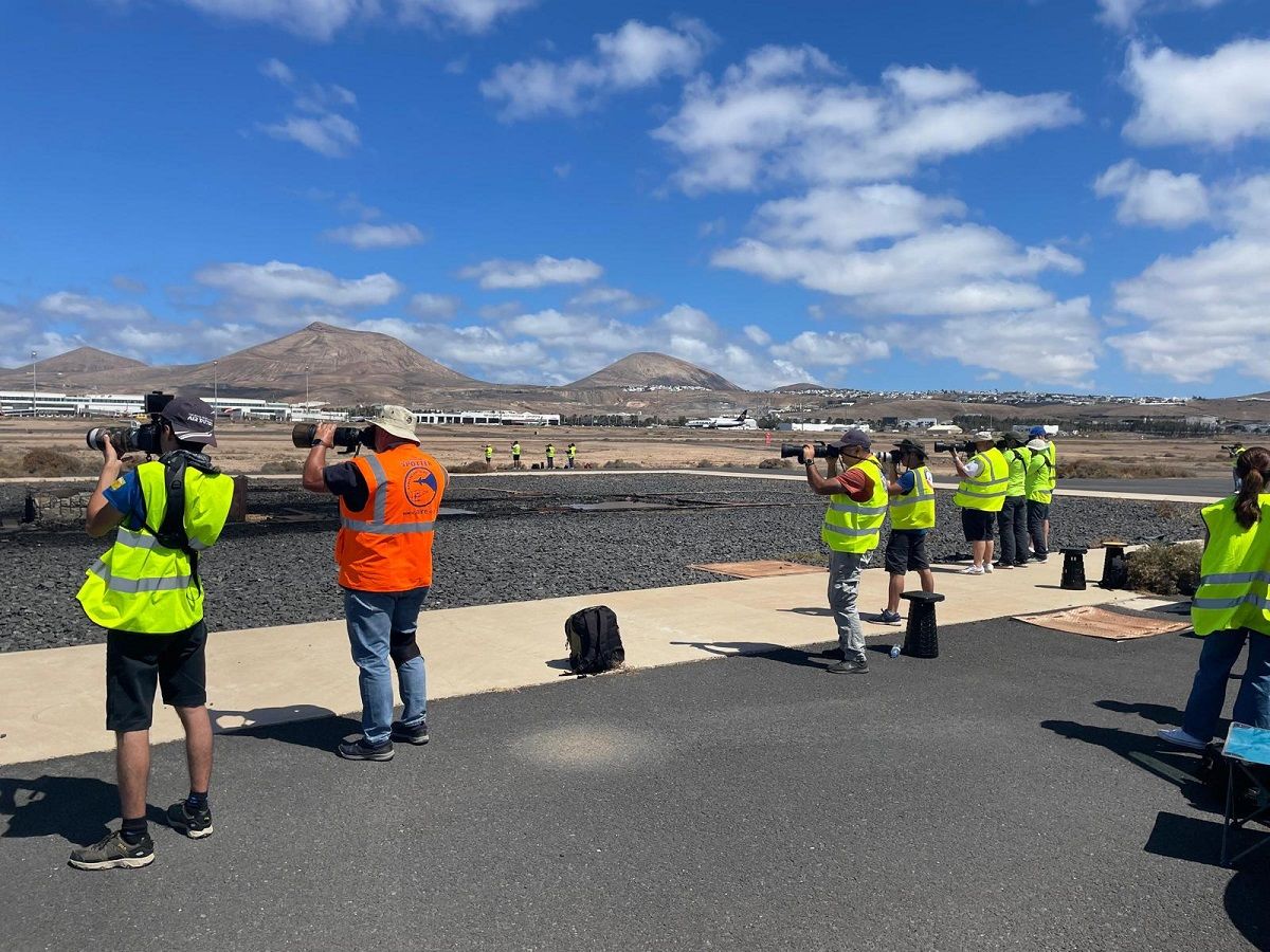 Los aficionados a la fotografía aeronáutica en el ‘VI Open Day ACE' 