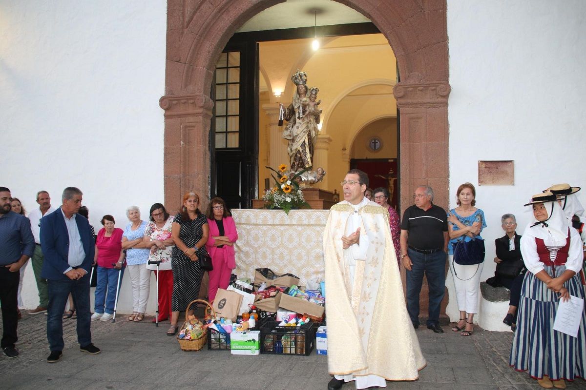 Eucaristía presidida por el párroco Juan Manuel Molina