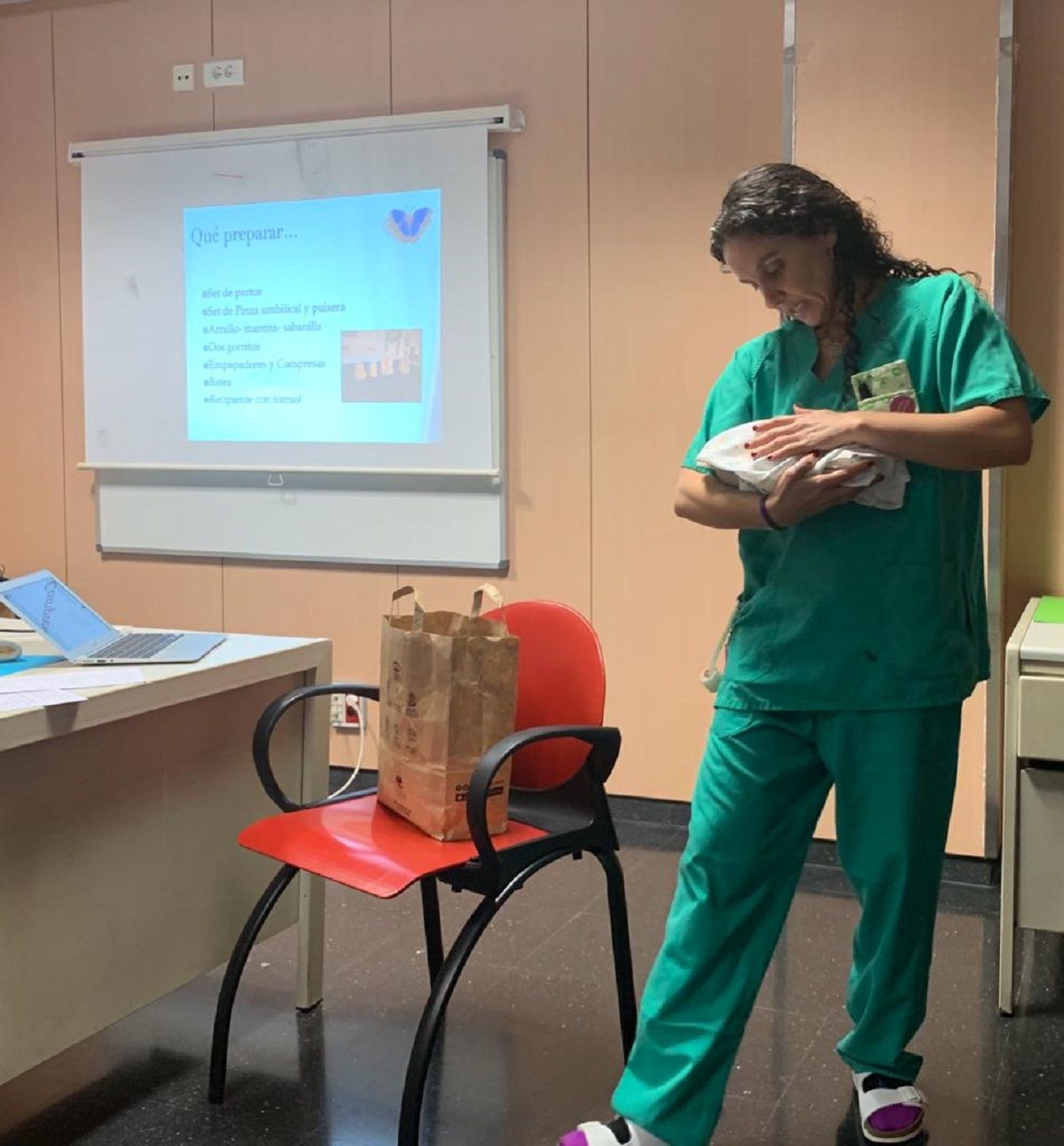 Sesión formativa sobre el protocolo de actuación y acompañamiento en la muerte y el duelo perinatal 