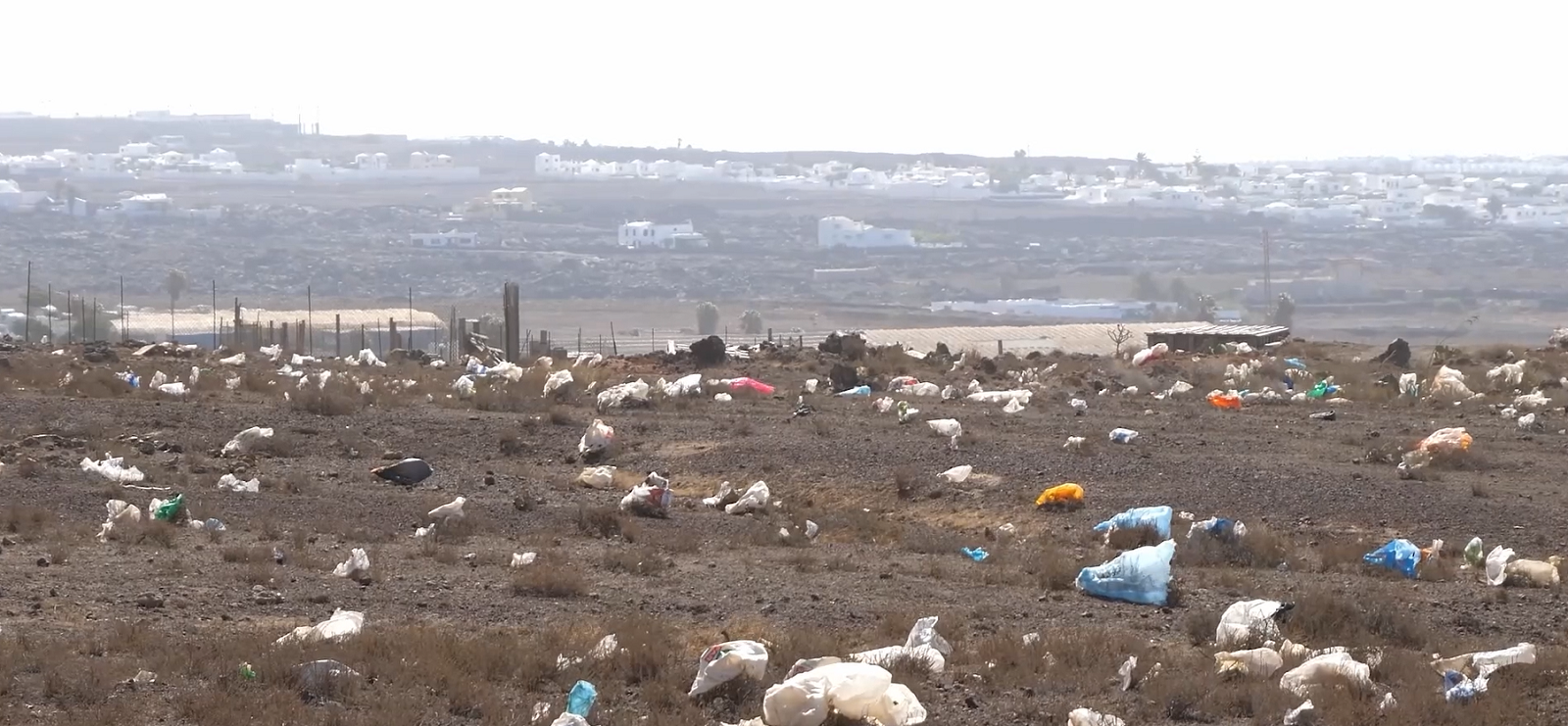 Vista general de Zonzamas con la basura acumulada