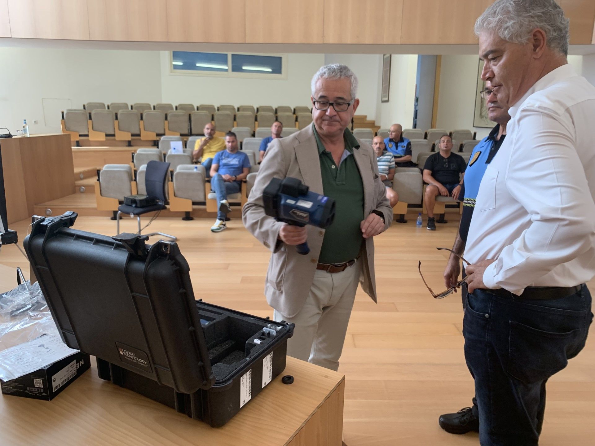 Un momento de la demostración a los policías locales de Tías