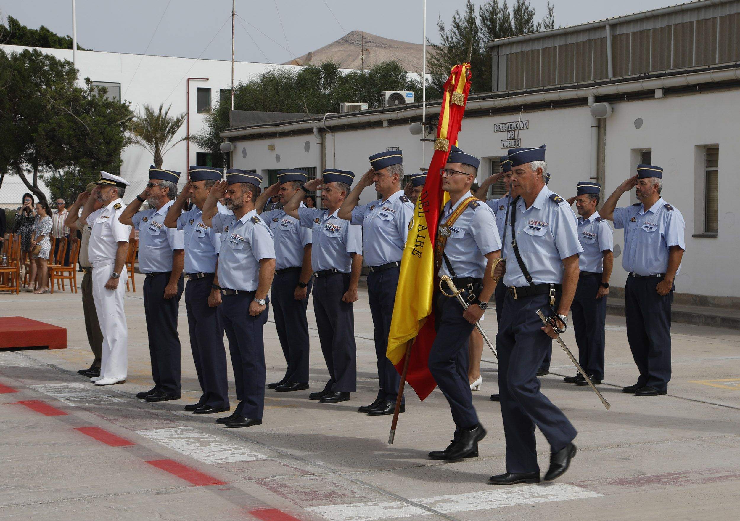 Toma de posesión del nuevo coronel del aeródromo (Foto: José Luis Carrasco) Toma de posesión del nuevo coronel del aeródromo (Foto: José Luis Carrasco)