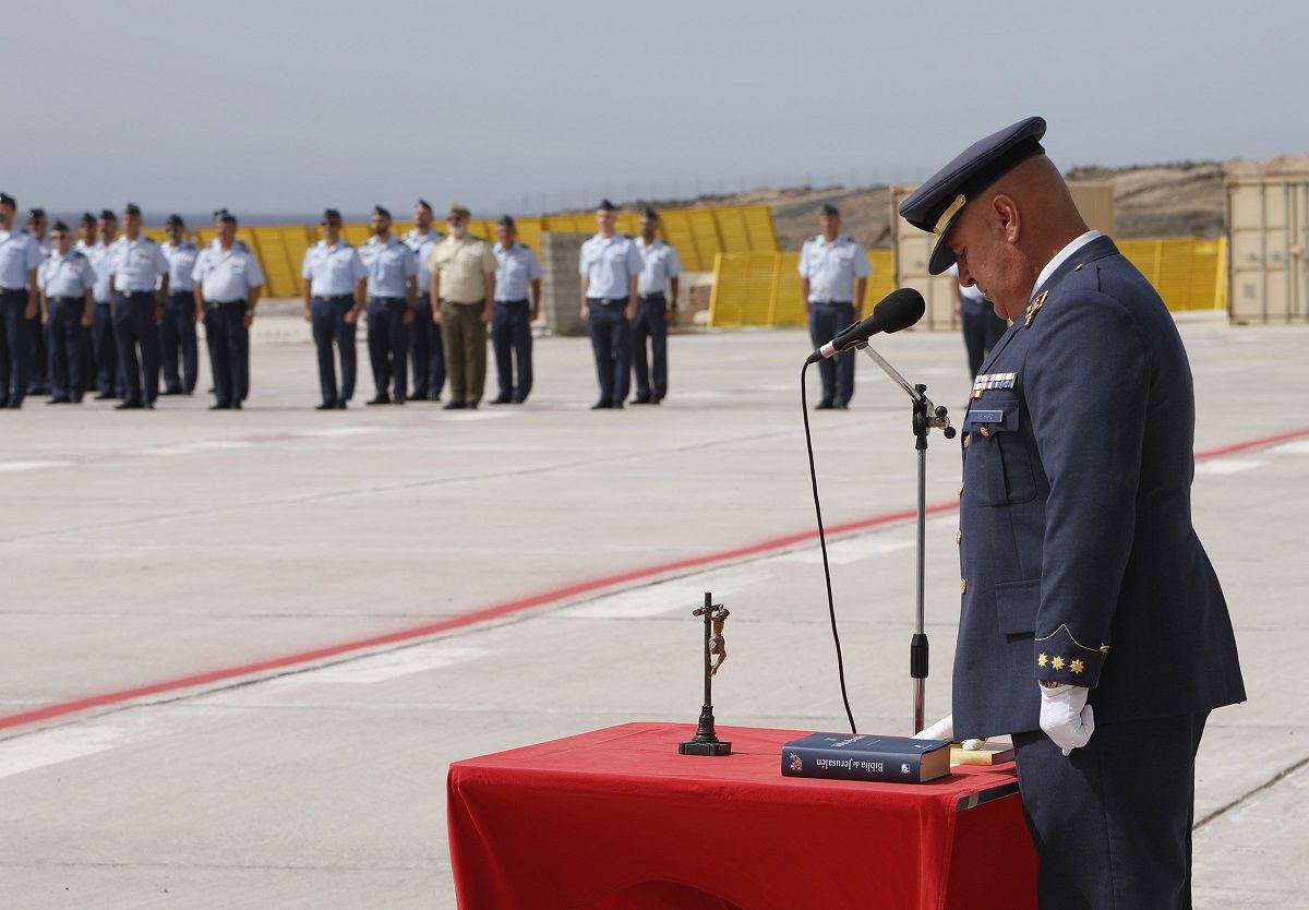 El coronel Rafael de Haro en la toma posesión como jefe del aeródromo militar de Lanzarote (Foto: José Luis Carrasco)