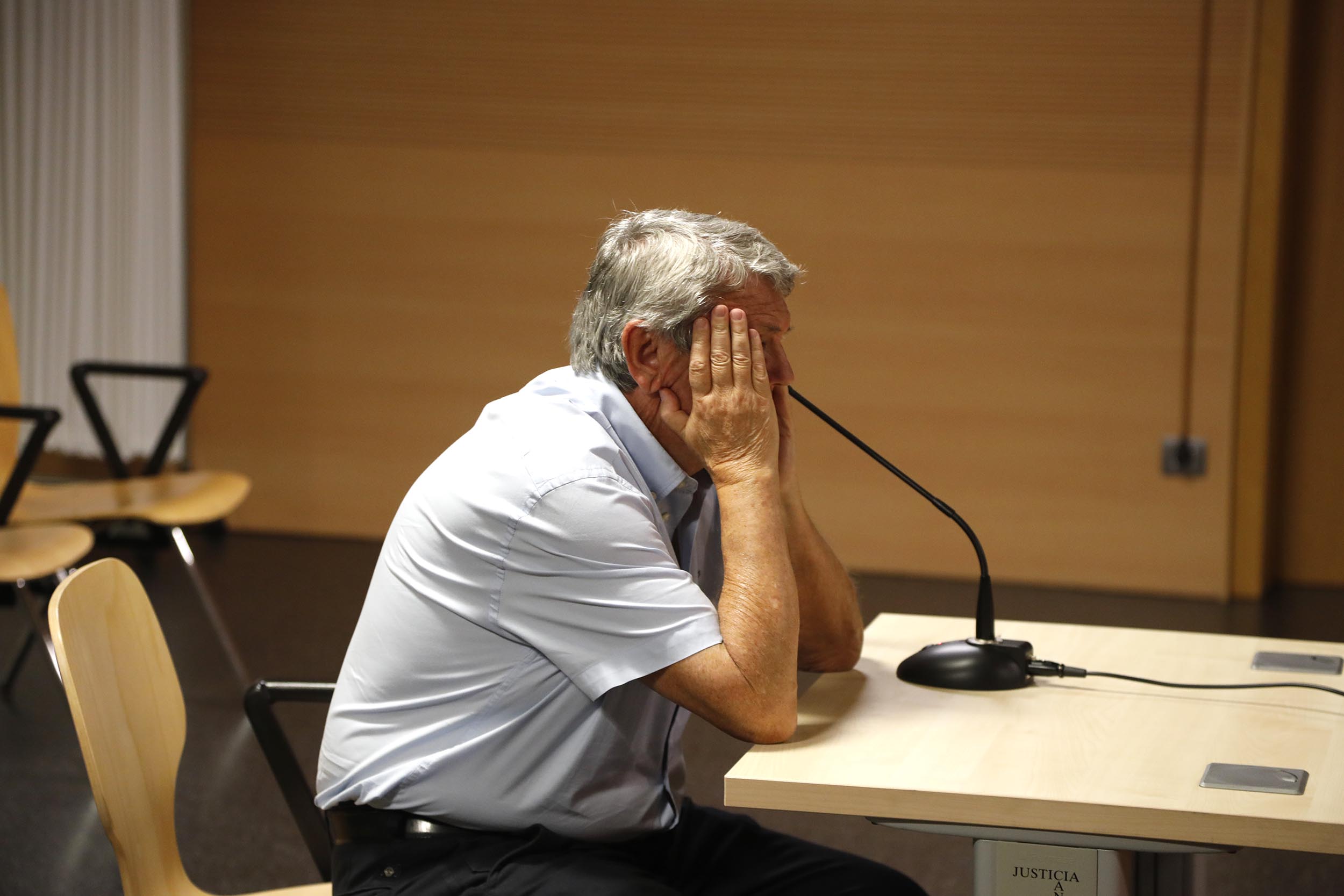 El administrador de la Inmobiliaria Masar Canarias SL, MFL, acusado de estafa, este viernes en los juzgados. Foto: José Luis Carrasco.