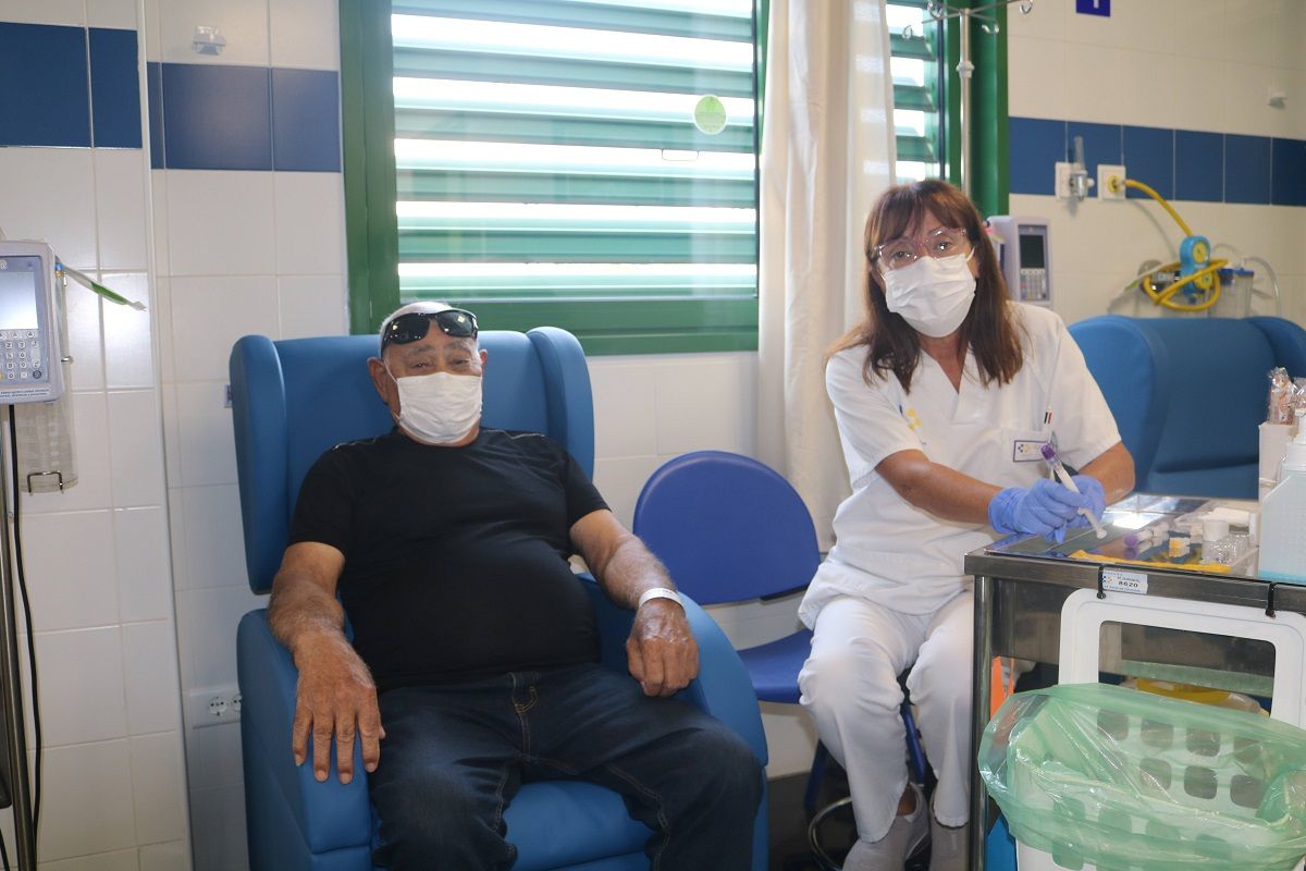 Un paciente en los nuevos sillones del hospital