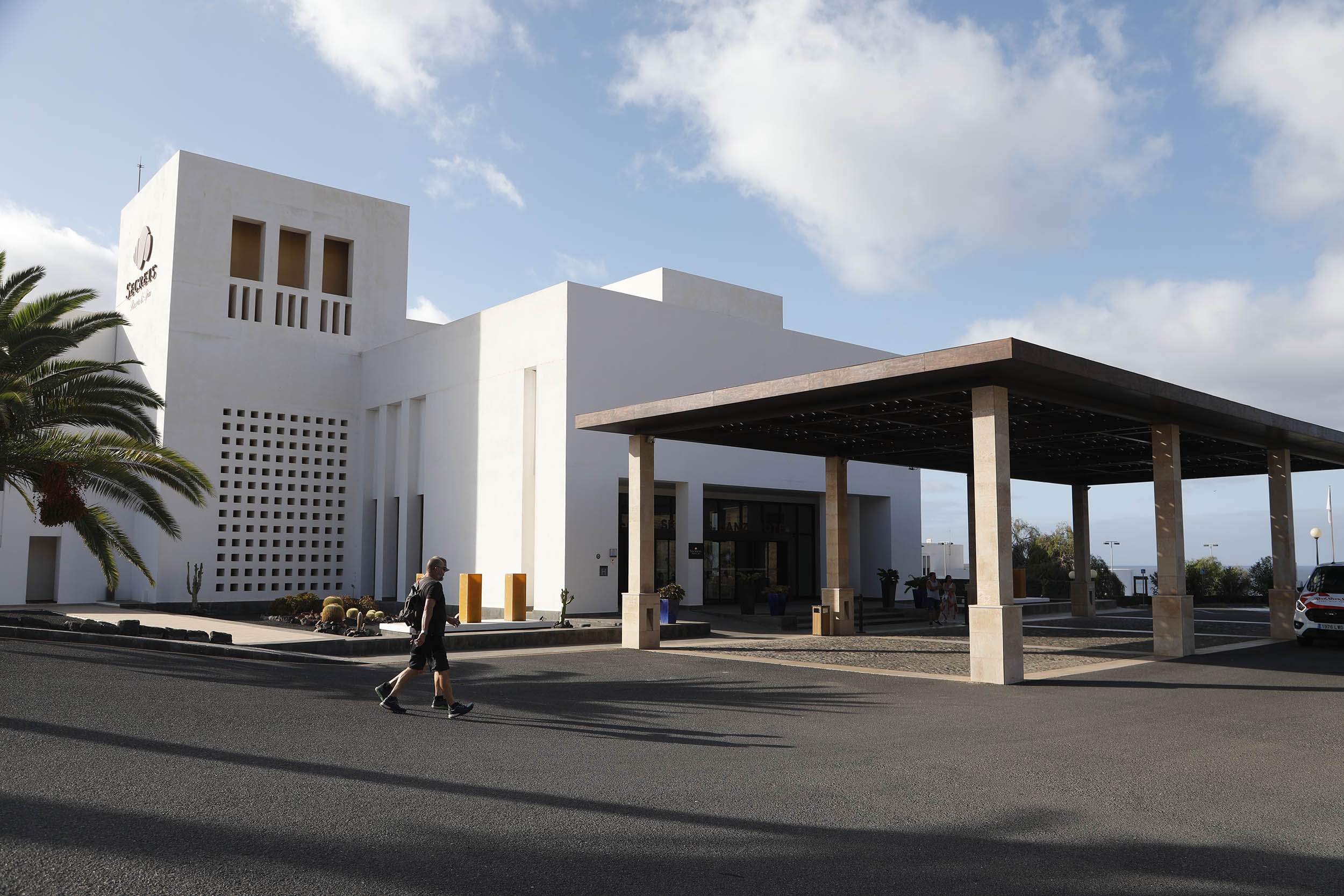Tourists in hotels in Lanzarote. Photo: José Luis Carrasco.