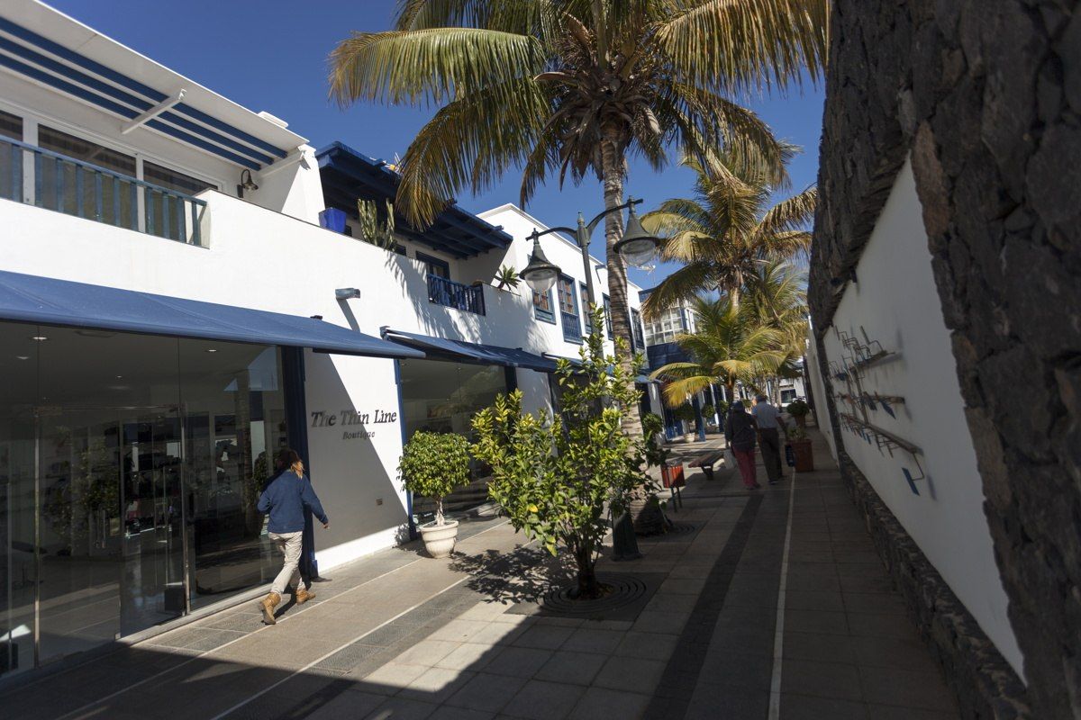 Empresas en la Zona Comercial de Puerto Calero