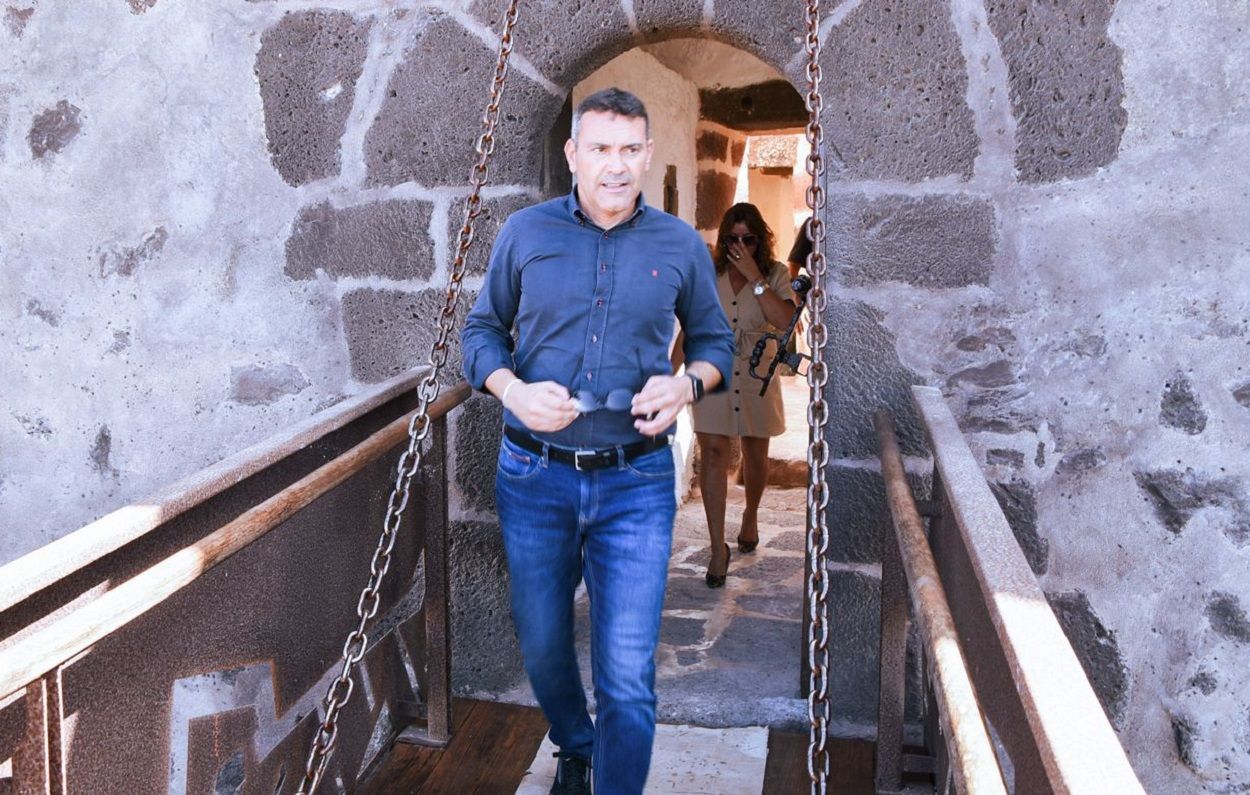 El presidente del Cabildo de Lanzarote, Oswaldo Betancort, en el Castillo de Santa Bárbara. Imagen de archivo.