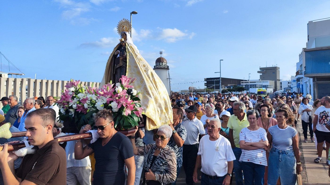 Procesión marítima del Carmen en Valterra