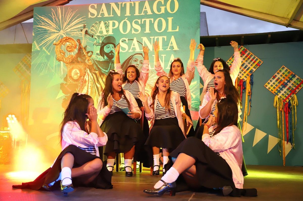 Interpretación de 'Grease' por 'Las Rebeldes' en las fiestas de Santiago Apóstol