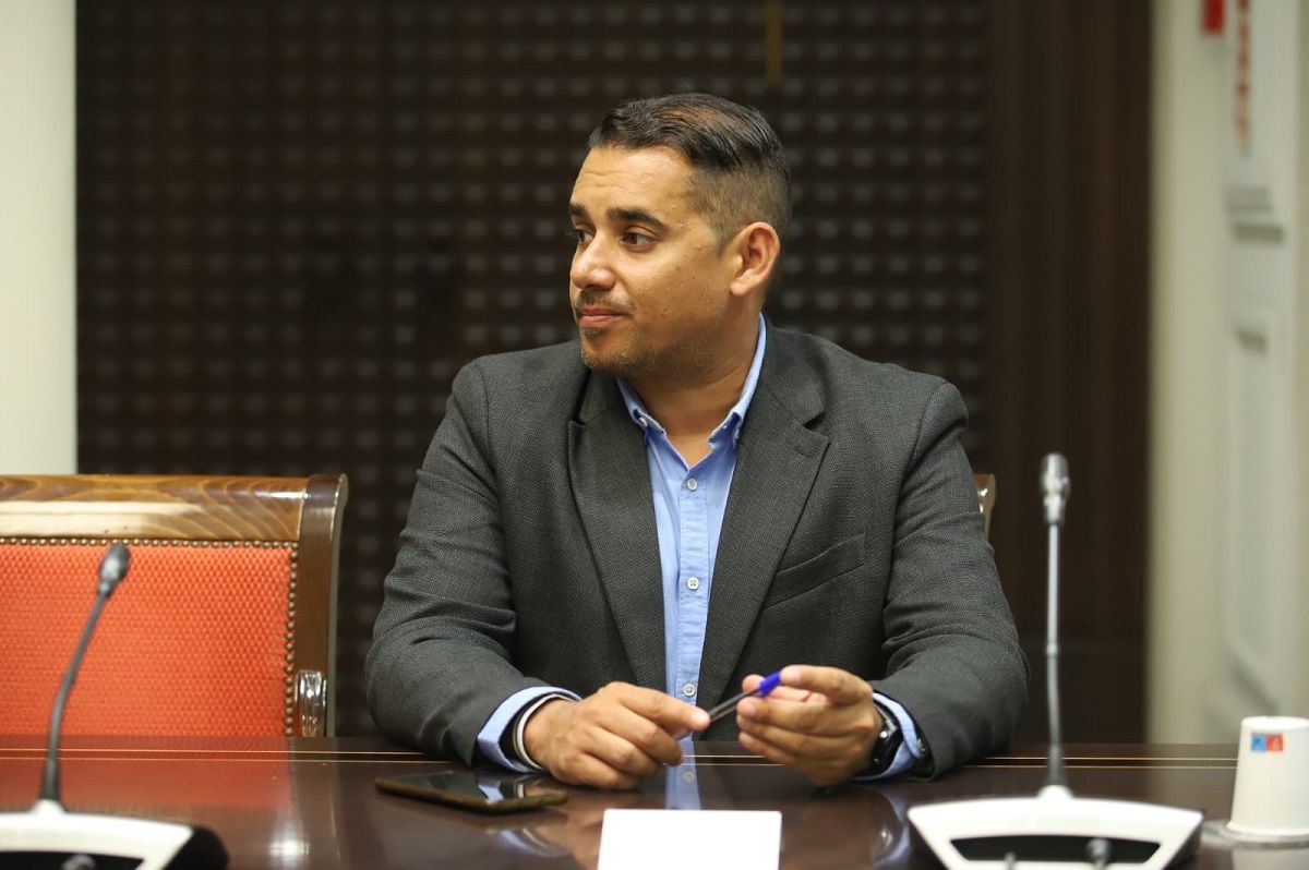 Yoné Caraballo en el Parlamento de Canarias