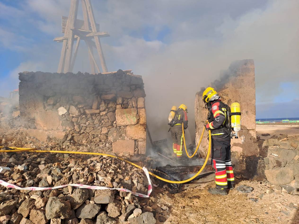 Incendio en un molino de Puerto Naos