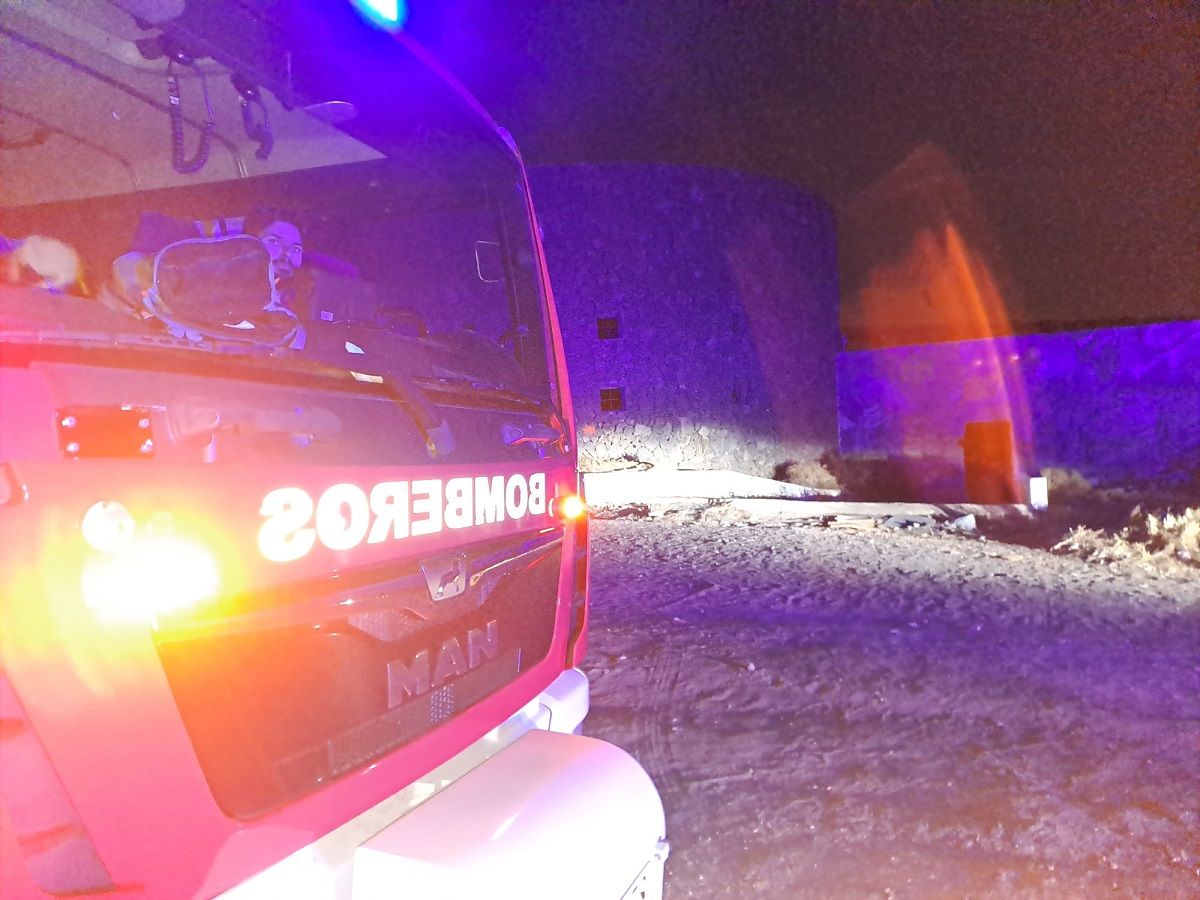 Incendio en la antigua discoteca de Playa Honda